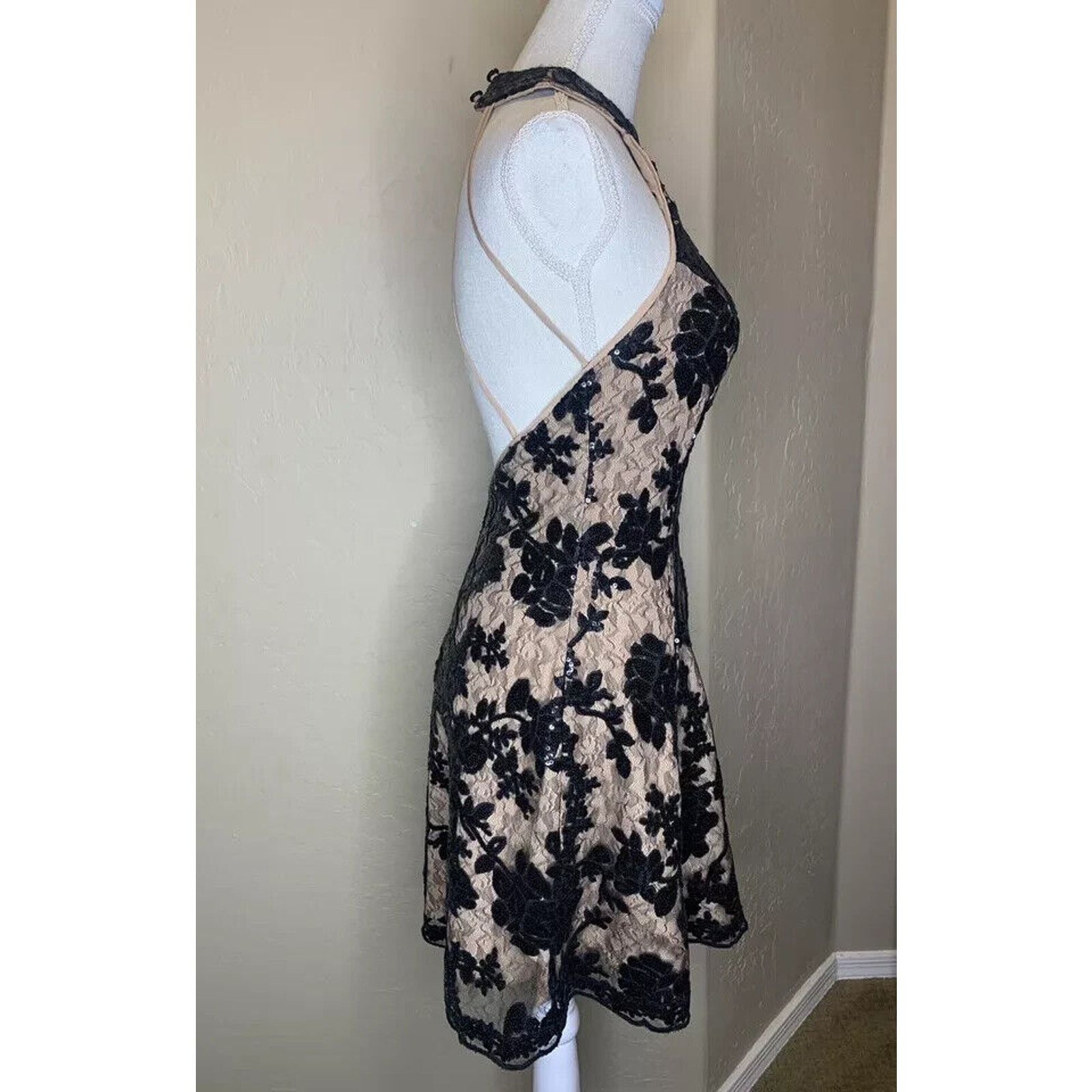 Dress the Population Dress the Population Abbie Black Sequin Lace Mini Dress L Size L / US 10 / IT 46 - 6 Thumbnail