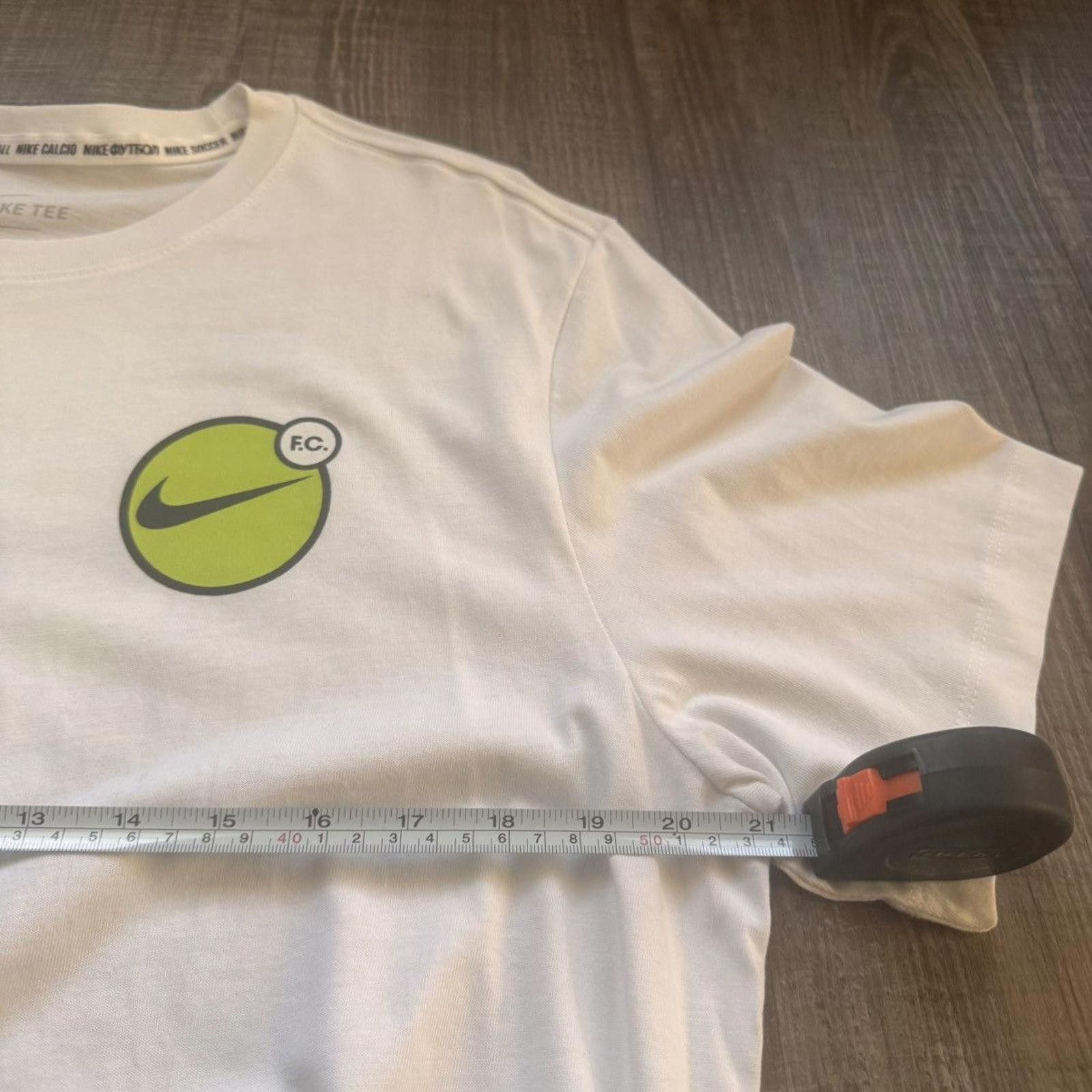 Nike NIKE • VNTG "NIKE FC" Tee (L) Size US L / EU 52-54 / 3 - 3 Thumbnail
