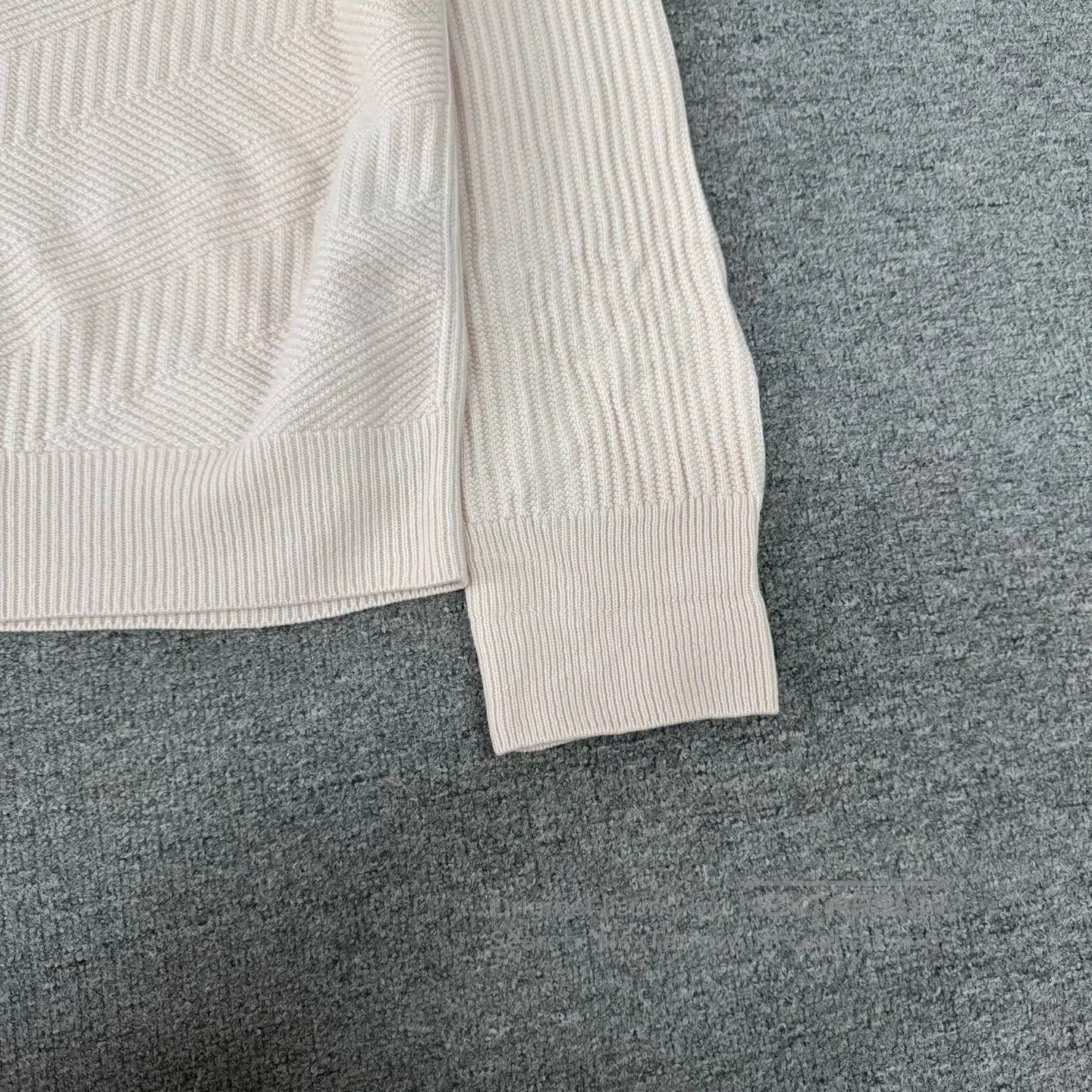 Loro Piana LORO PIANA V-neck short cashmere knit sweater| Size XS / US 0-2 / IT 36-38 - 4 Thumbnail