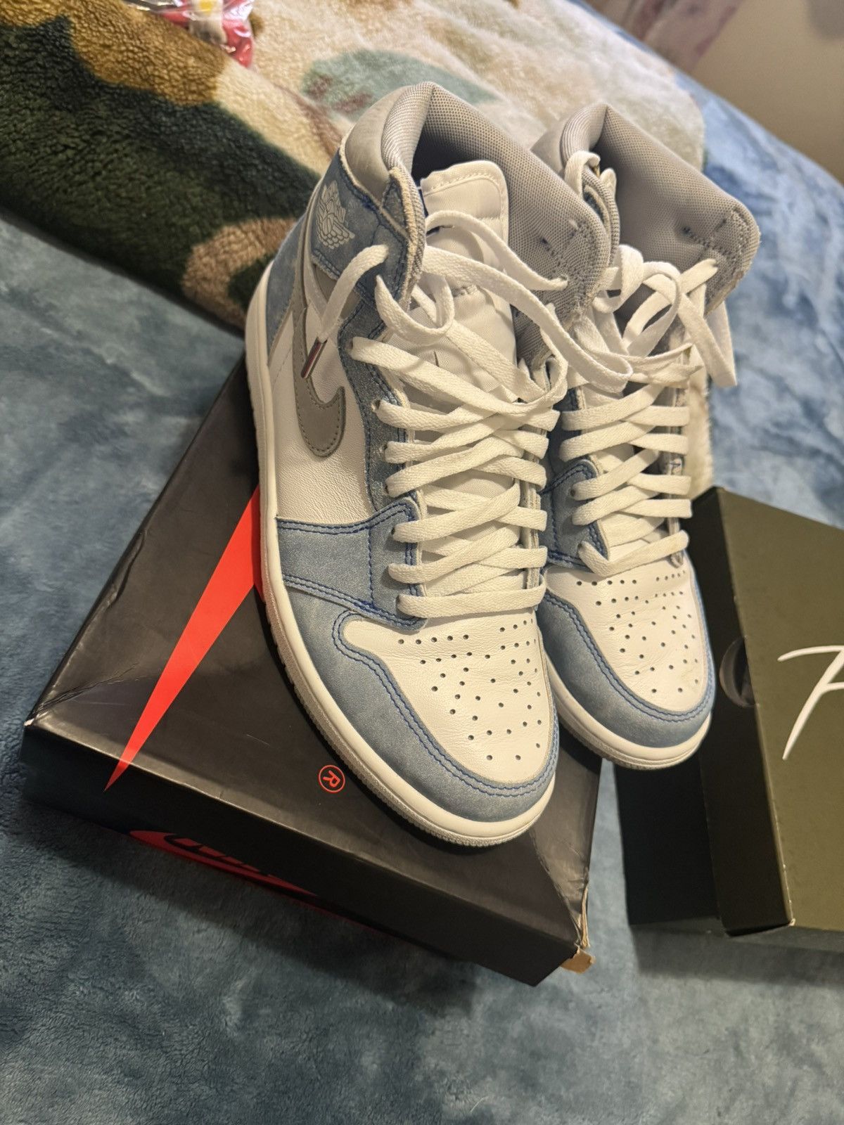 Nike Jordan 1 hyper royal Size US 9 / EU 42 - 1 Thumbnail