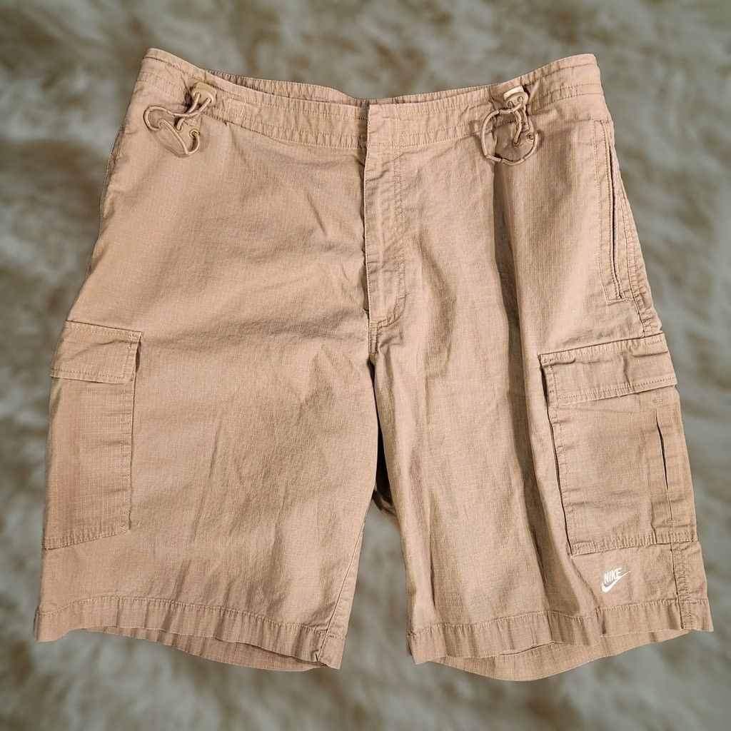 Nike VINTAGE Nike Cargo Shorts Mens Large Khaki Outdoors Fishing Ripstop Y2K Hiking Cargo Pocket Men Size L Beige Cotton Canvas Logo Size US 33 - 1 Thumbnail
