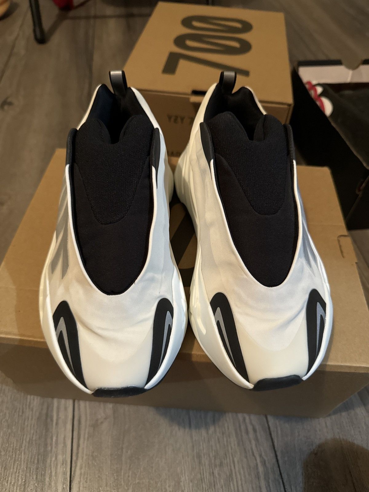 Adidas YZY 700 MNVN LACELESS ANALOG Size US 5.5 / EU 38 - 5 Thumbnail