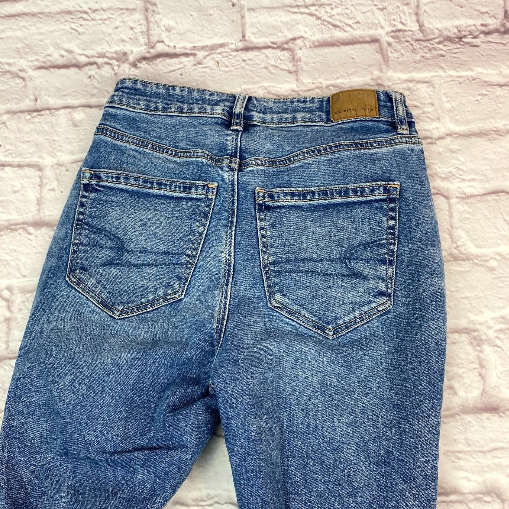 American Eagle Outfitters American Eagle Womens Mom Jeans Size 2 Blue Ripped Mid Rise Medium Wash Size 26" / US 2 / IT 38 - 4 Thumbnail