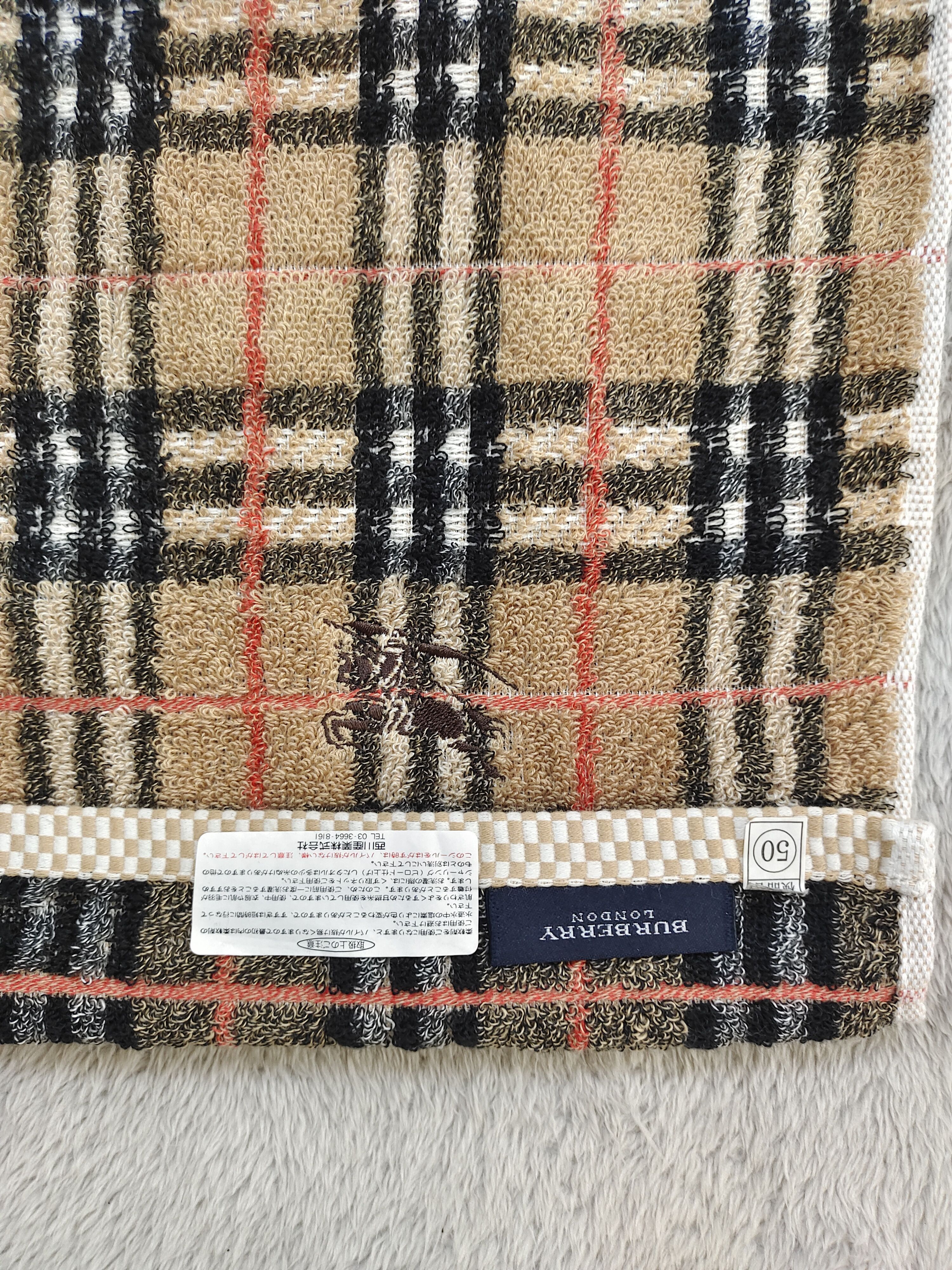 Burberry NEW OLD STOCK BURBERRY LONDON NOVA CHECK HAND TOWEL Size ONE SIZE - 3 Thumbnail