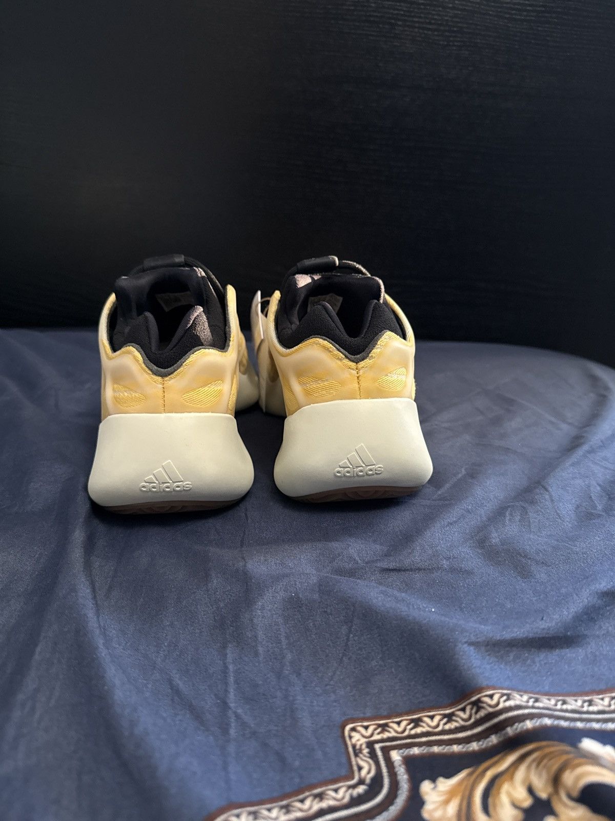 Yeezy Yeezy 700 Size US 9.5 / EU 42-43 - 3 Thumbnail
