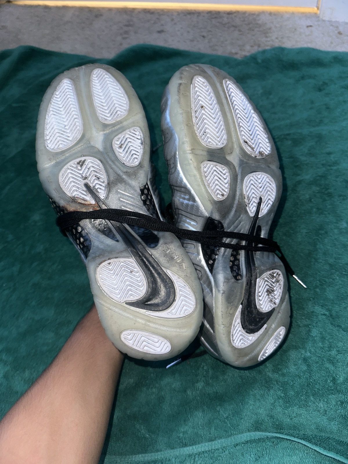 Nike Foamposite Silver Surfer 10.5 Size US 10.5 / EU 43-44 - 4 Thumbnail