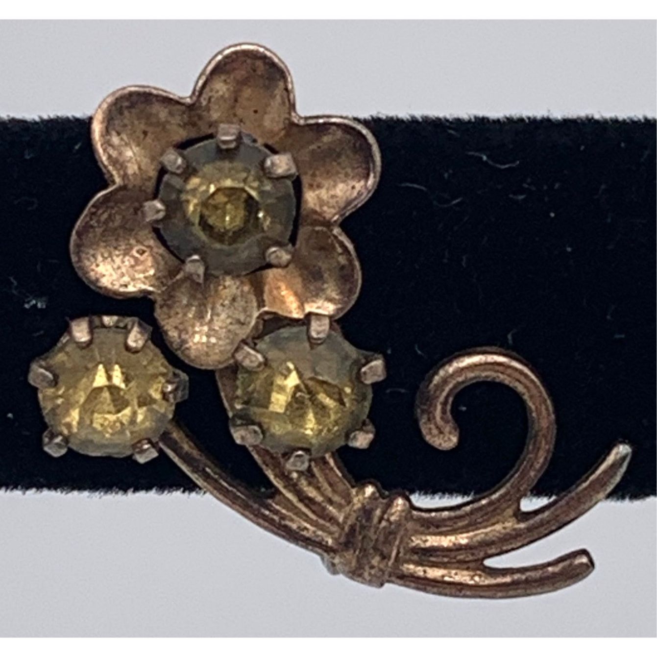 Other Earrings Gold Tone Peridot Flowers Costume 1950's VTG READ Size ONE SIZE - 1 Thumbnail