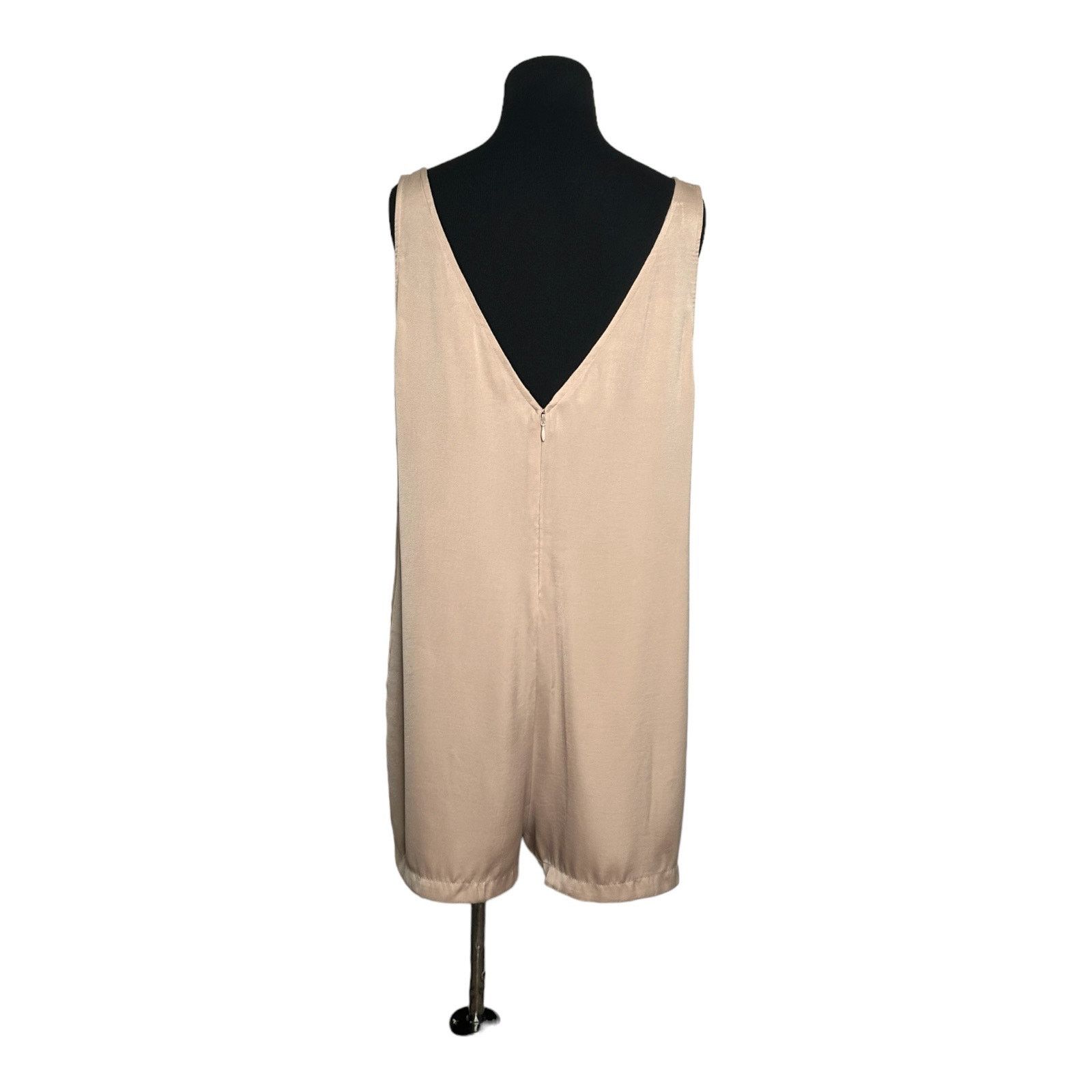 Guess Guess beige satin sleeveless romper size M Size 28" / US 6 / IT 42 - 2 Thumbnail