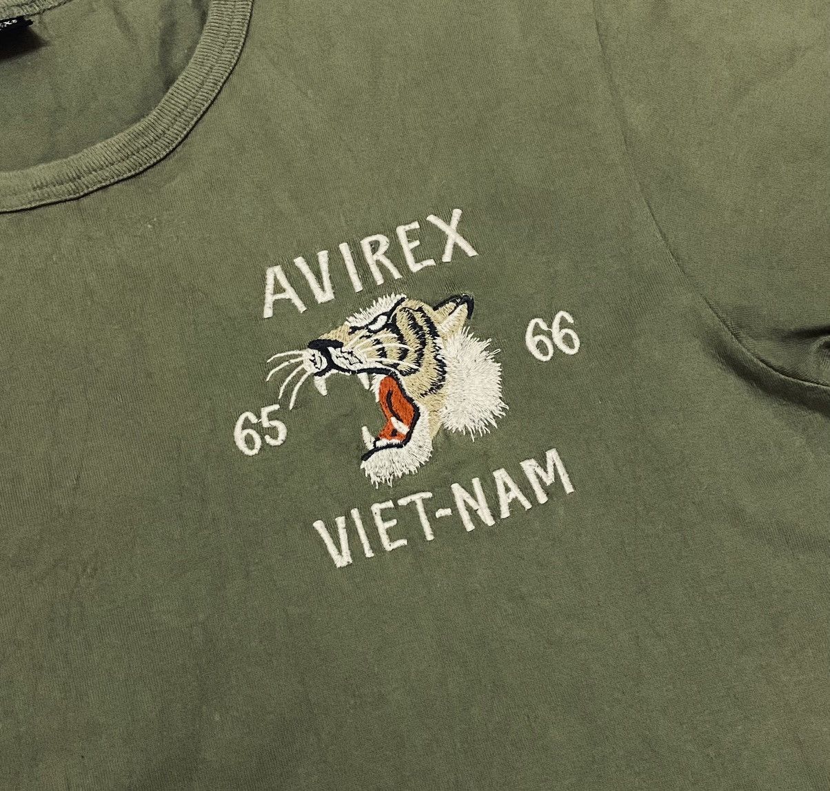 Avirex AVIREX 173 AIRBORNE VIETNAM WAR TEE Size US L / EU 52-54 / 3 - 14 Thumbnail