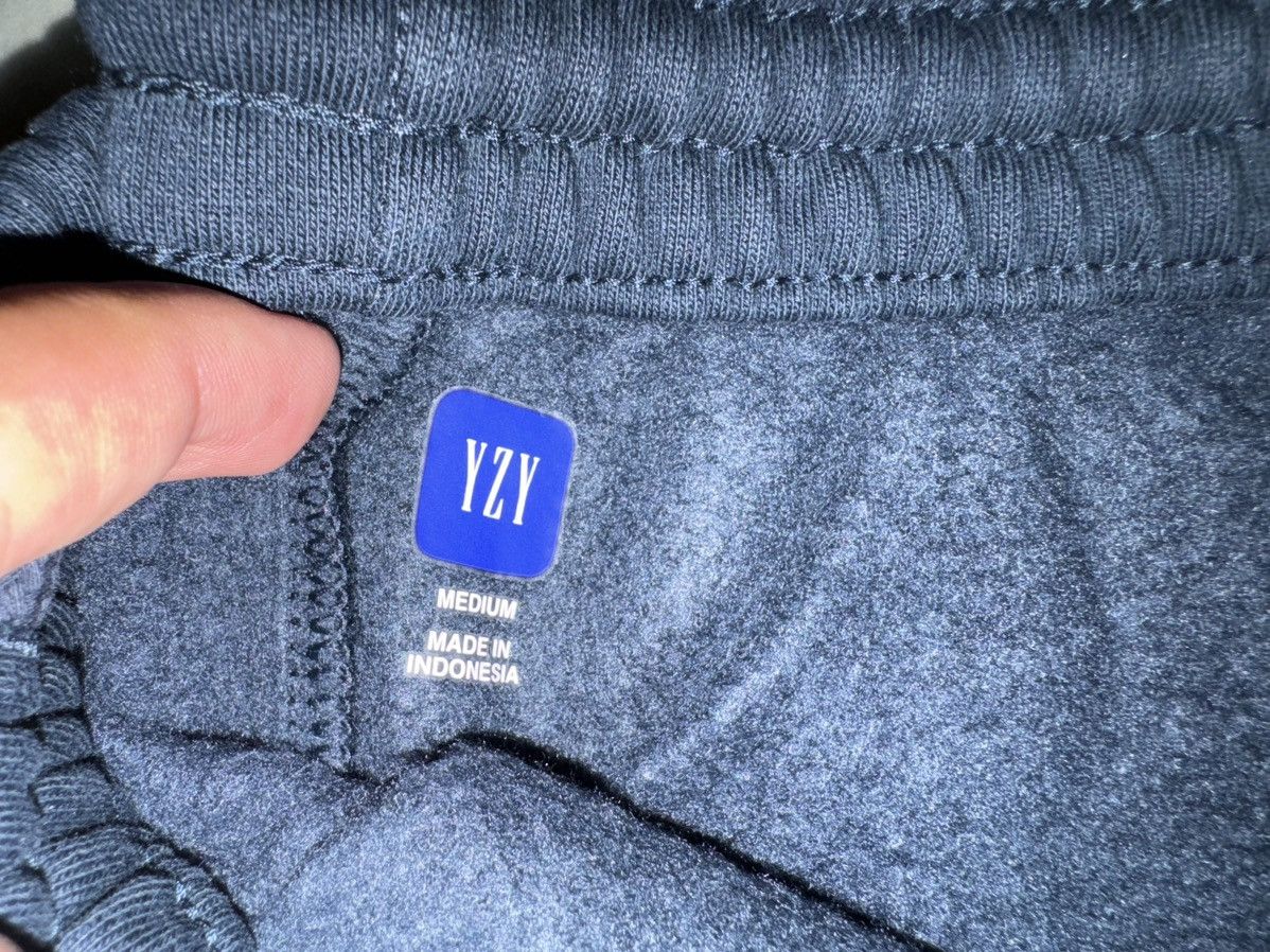 Balenciaga × Gap × Kanye West Yeezy Gap Sweatpants Navy Size Medium (Women’s/Unisex) Size US 32 / EU 48 - 7 Thumbnail