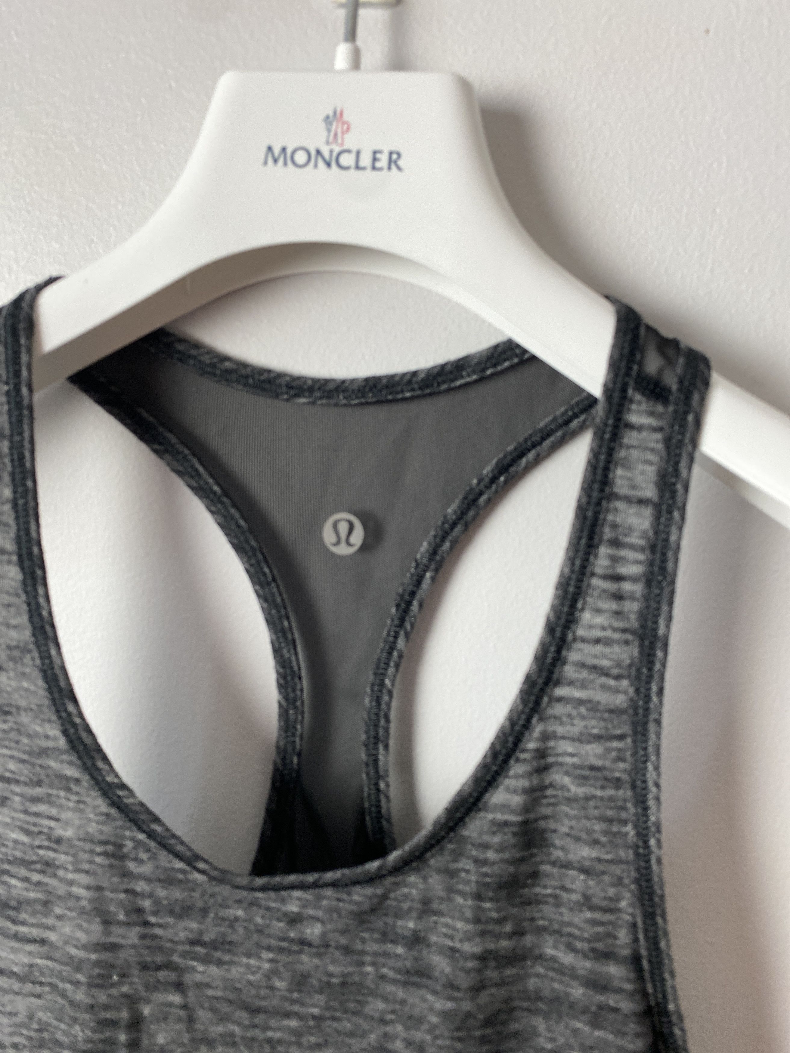 Lululemon Lululemon small logo sport tank top t-shirt sleeveless Size XS / US 0-2 / IT 36-38 - 2 Thumbnail