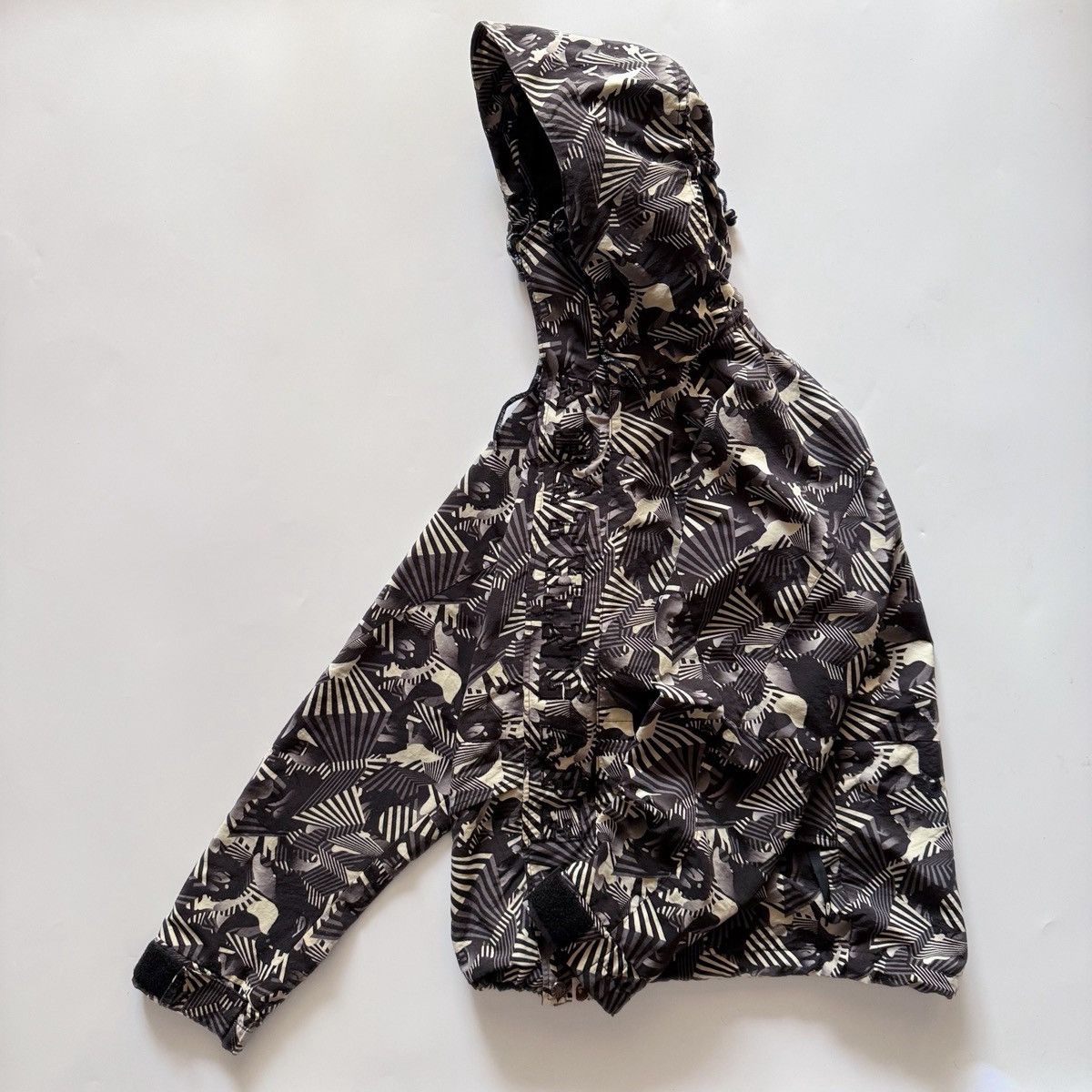 Bape BAPE Dazzle Camo Snowboard Jacket Rare Monochromatic Pattern Size US M / EU 48-50 / 2 - 1 Thumbnail