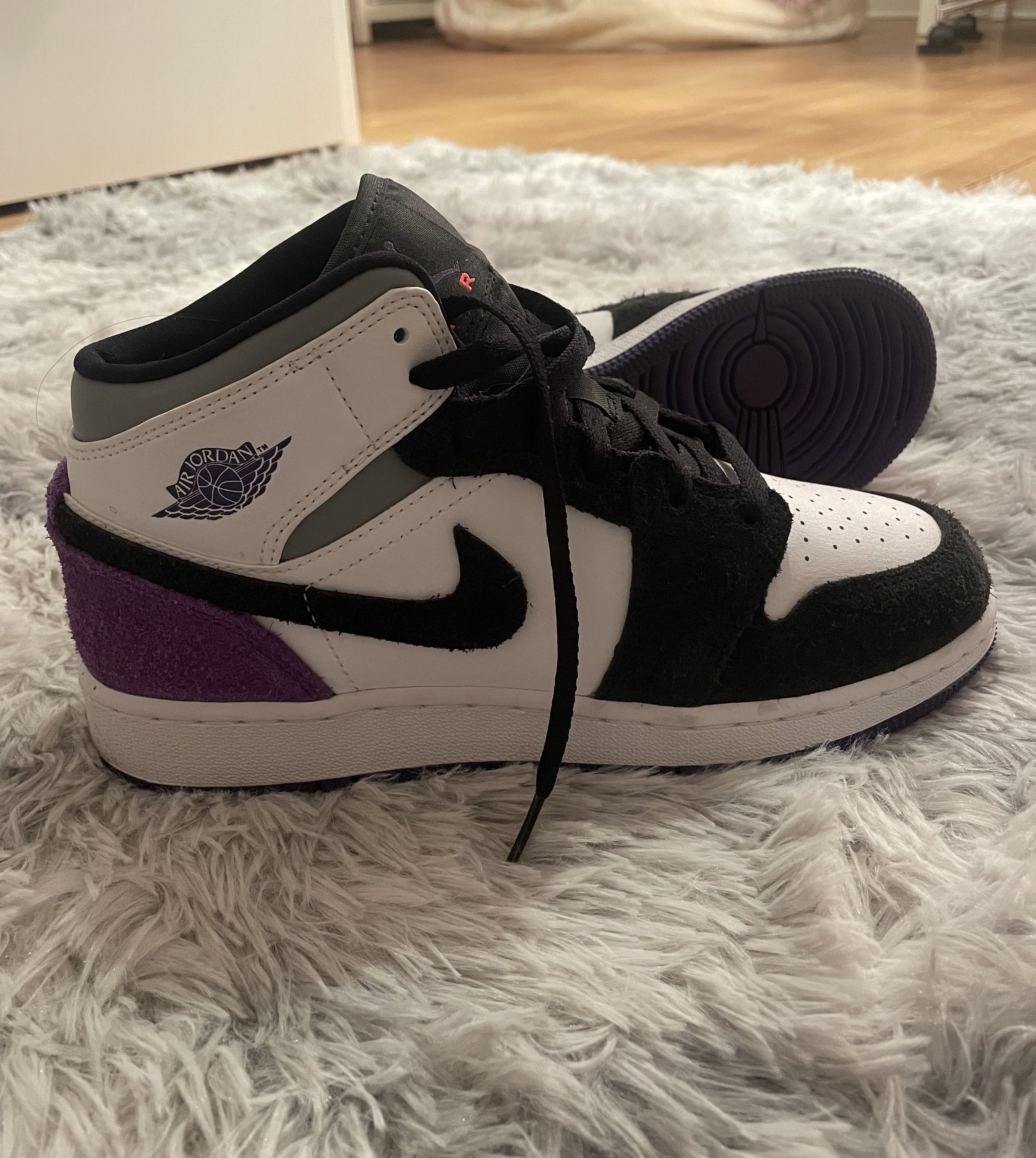 image of Jordan Nike Air Jordan 1 Mid Se 'varsity Purple' Shoes in White/Black/Light Solar Flare Heather (Si