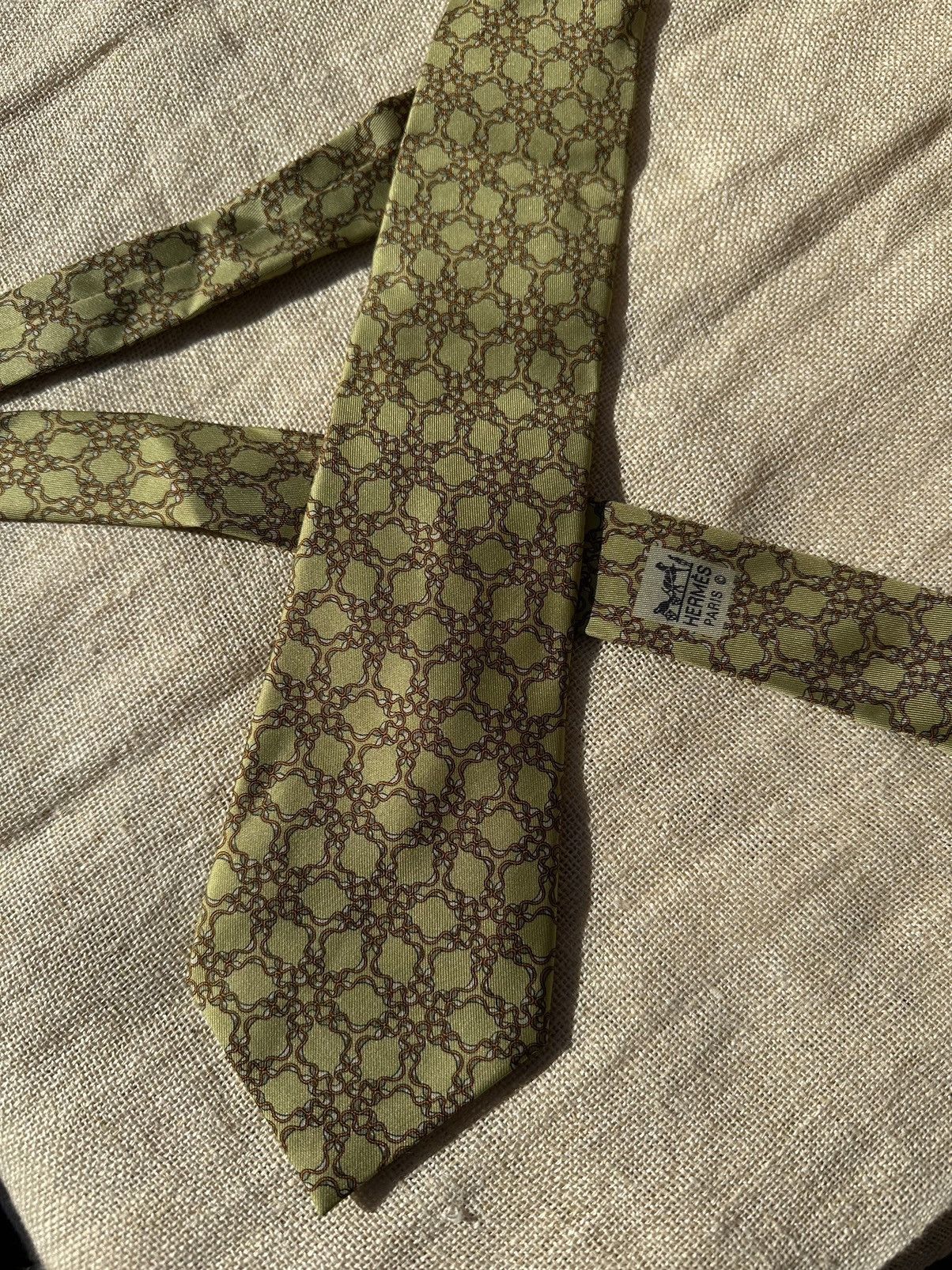 Hermes Gorgeous Hermes Patterned Luxury Tie Silk Handmade Size ONE SIZE - 2 Thumbnail