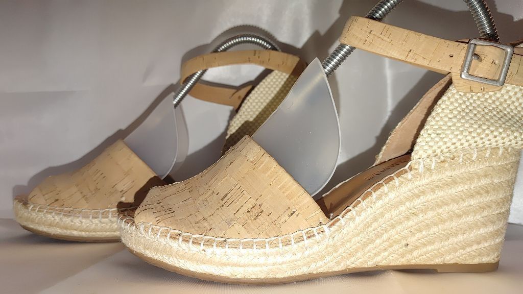 Gentle Souls Gentle Souls by Kenneth Cole Espadrille Size 9M Size US 9 / IT 39 - 3 Thumbnail