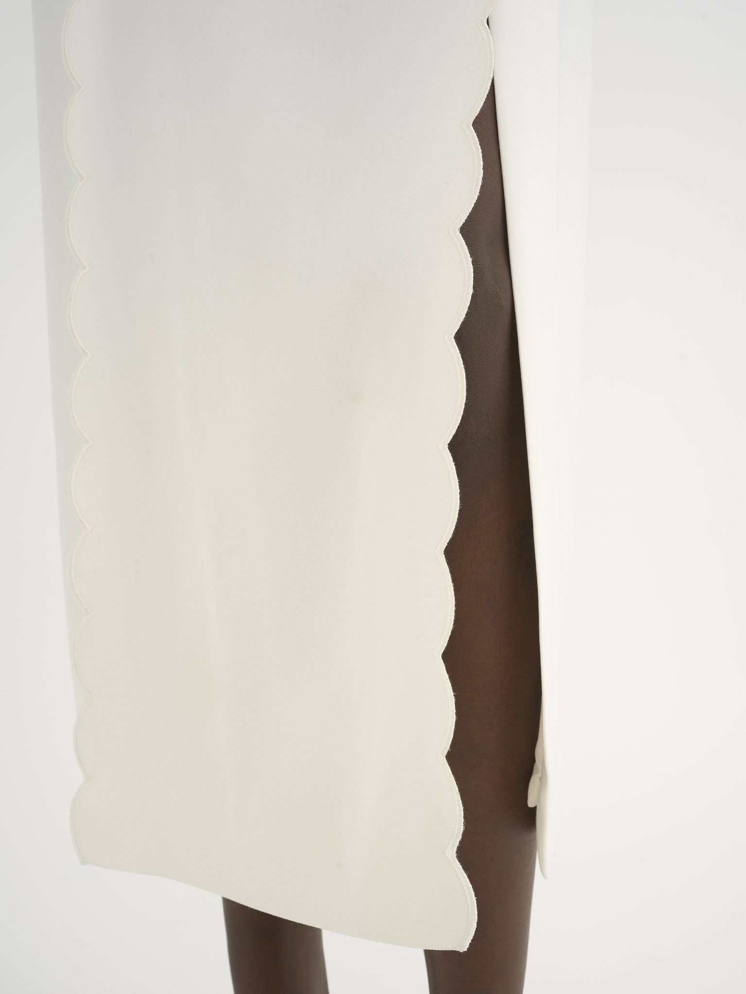 Chloe o1loc1c11025 Scallop Embroidered Column Skirt in White Size 25" / US 0 / IT 36 - 7 Thumbnail