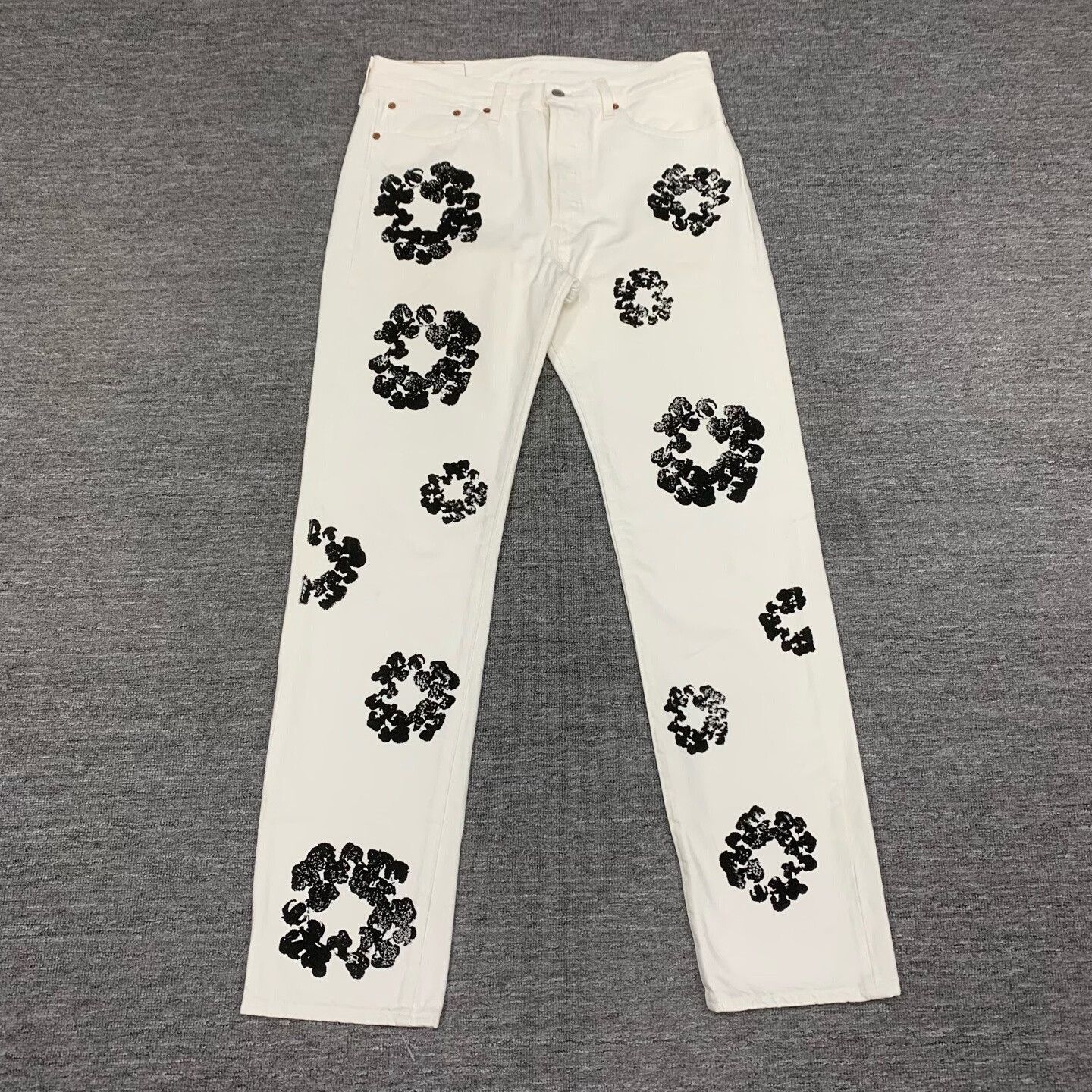 Levi's denim tears x levis white flower pants Size 34" / US 12 / IT 48 - 1 Thumbnail