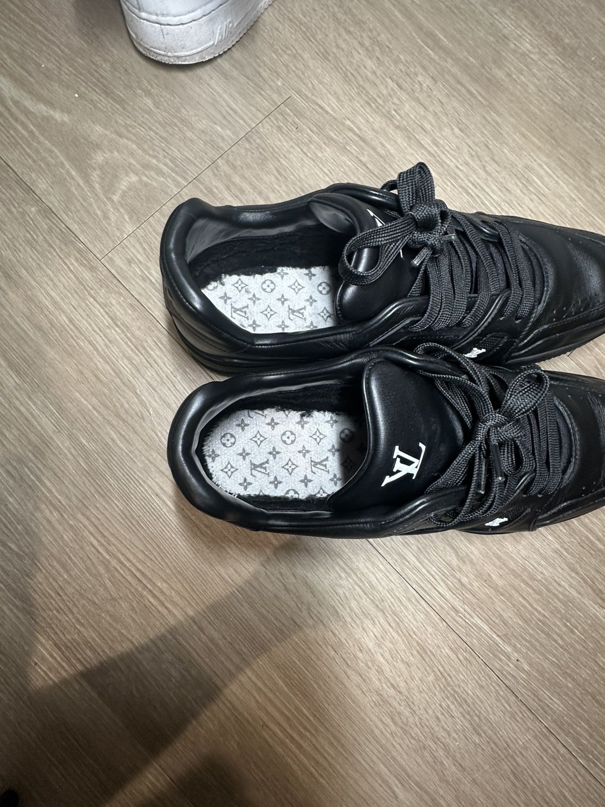 Louis Vuitton Louis Vuitton Trainer Size US 10 / EU 43 - 12 Thumbnail