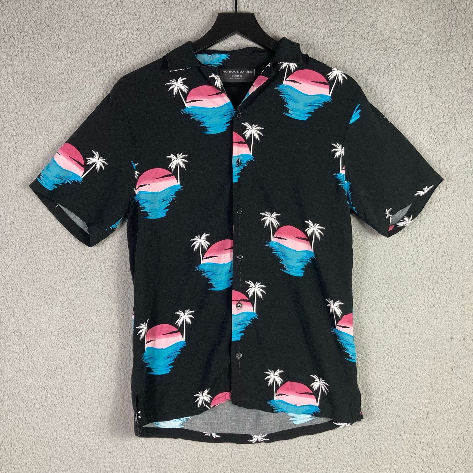 Other No Boundaries Men's Hawaiian Floral Short Sleeve Shirt S Size US S / EU 44-46 / 1 - 6 Thumbnail