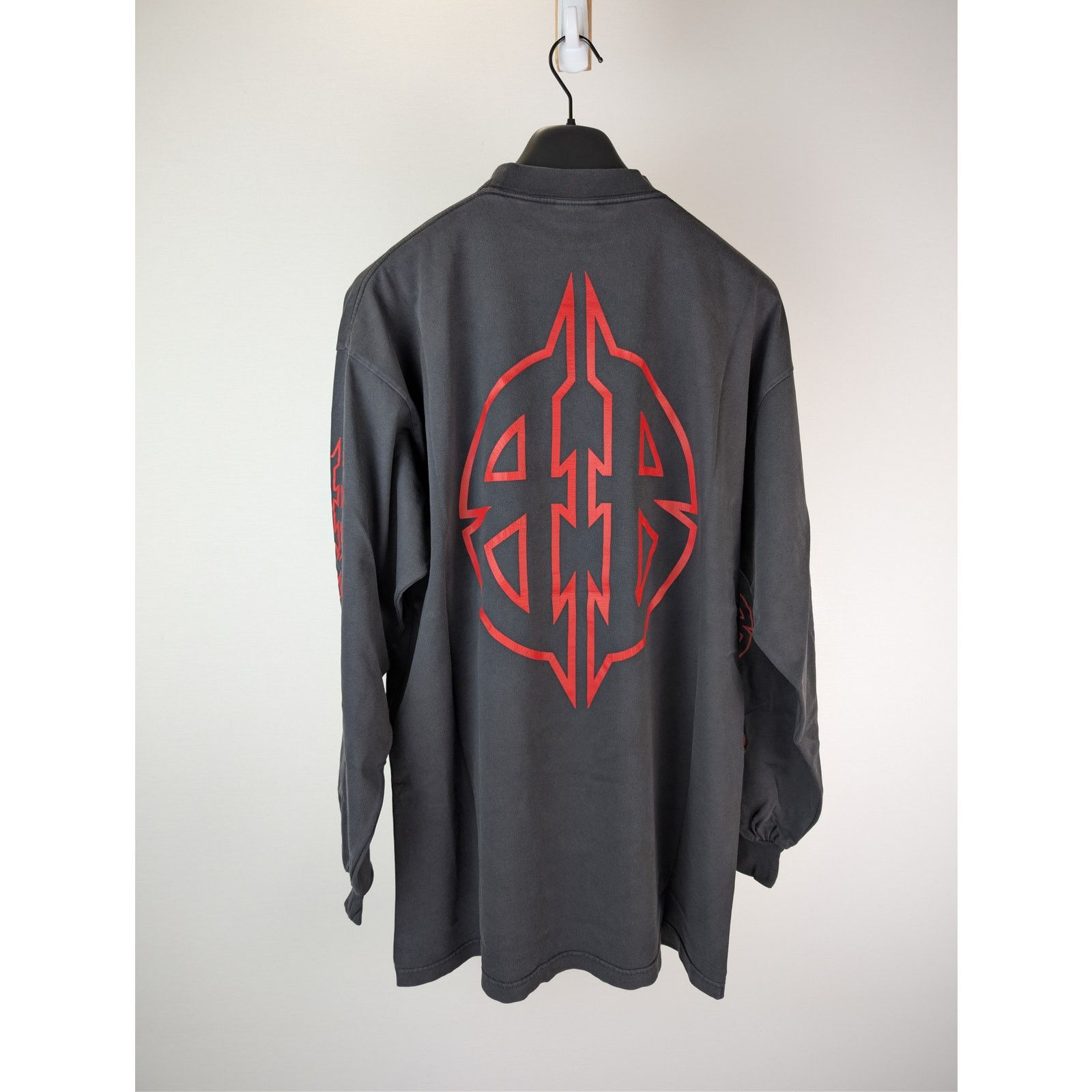 Balenciaga o1rshd1 Metal BB Vintage Jersey L/S Large Fit T-Shirt Black Size US L / EU 52-54 / 3 - 9 Thumbnail