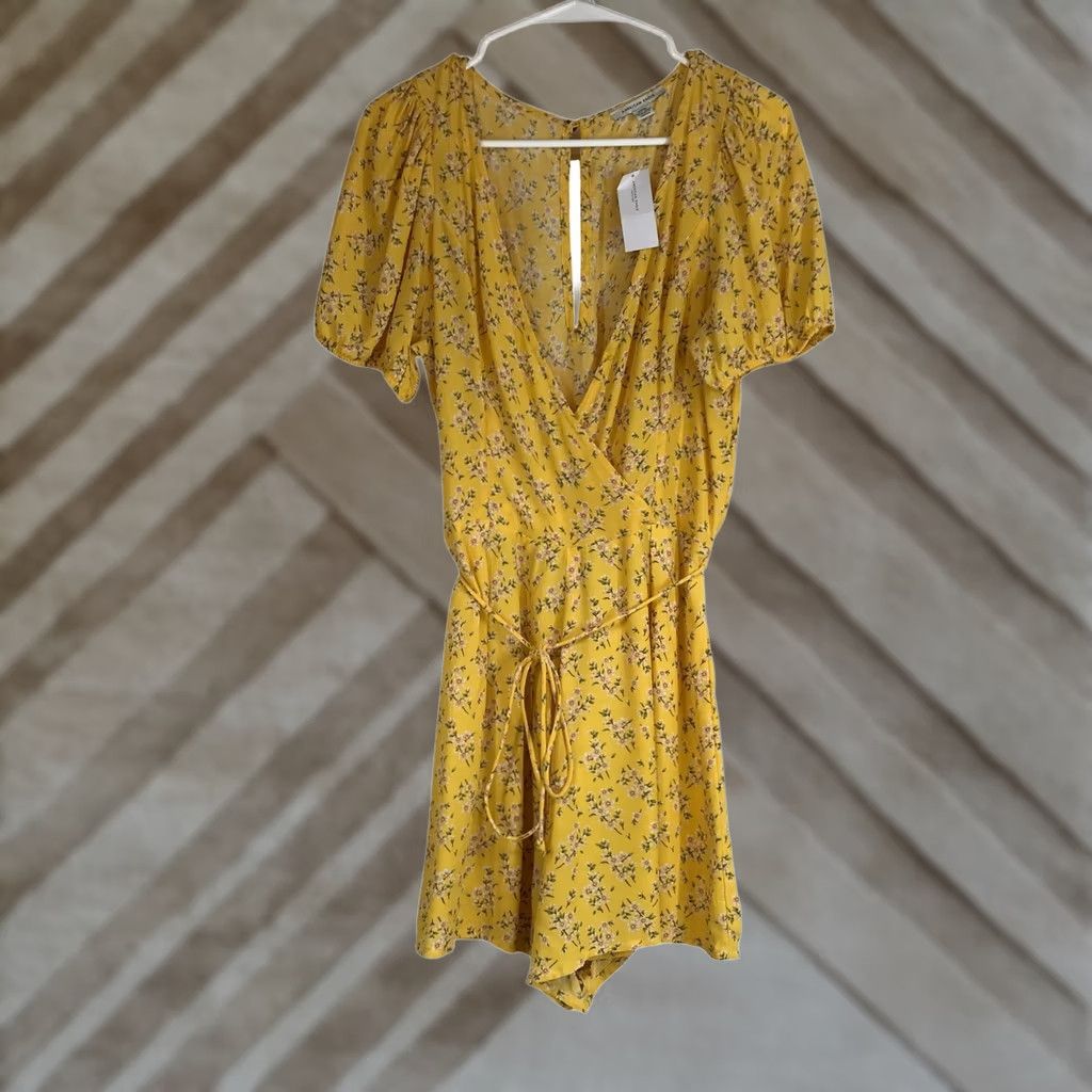 Vintage VINTAGE? No. American Eagle yellow floral puff sleeve wrap romper playsuit Size 32" / US 10 / IT 46 - 1 Thumbnail