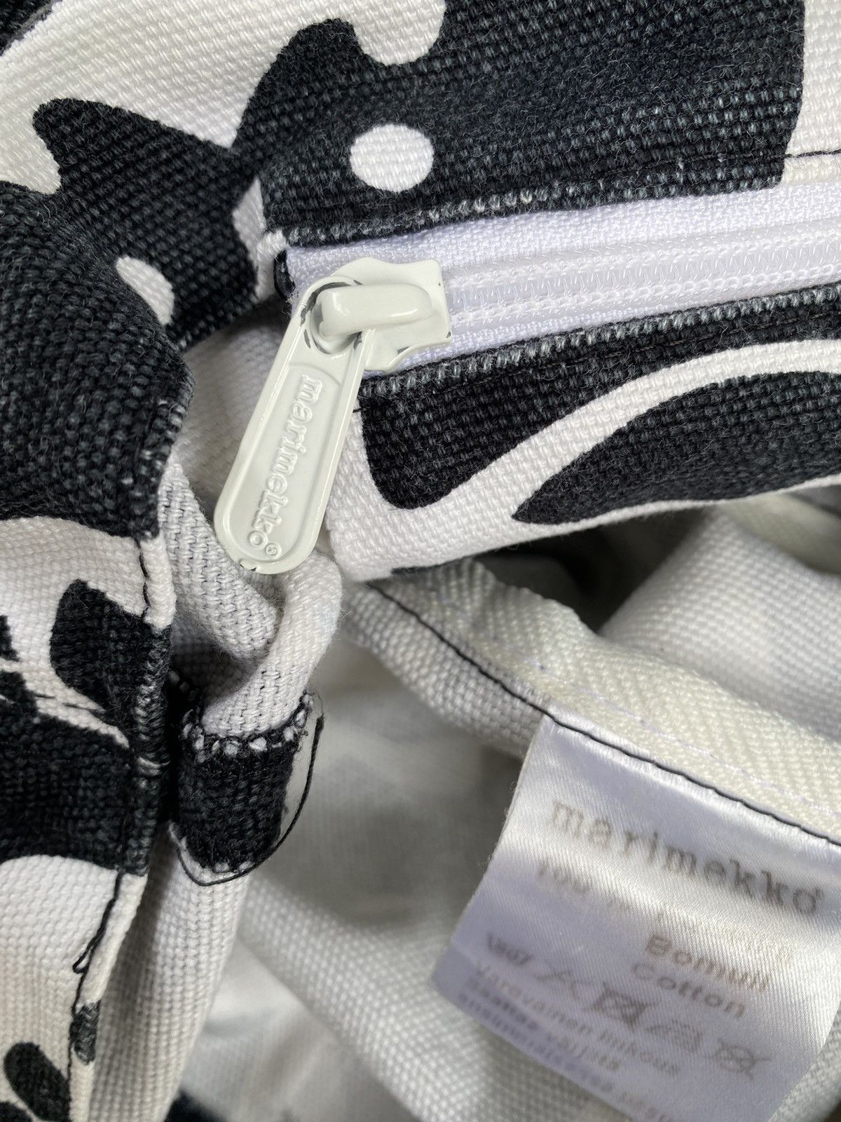 Japanese Brand Vintage Distressed Sun Faded Marimekko Cross Body Bag Size ONE SIZE - 9 Thumbnail