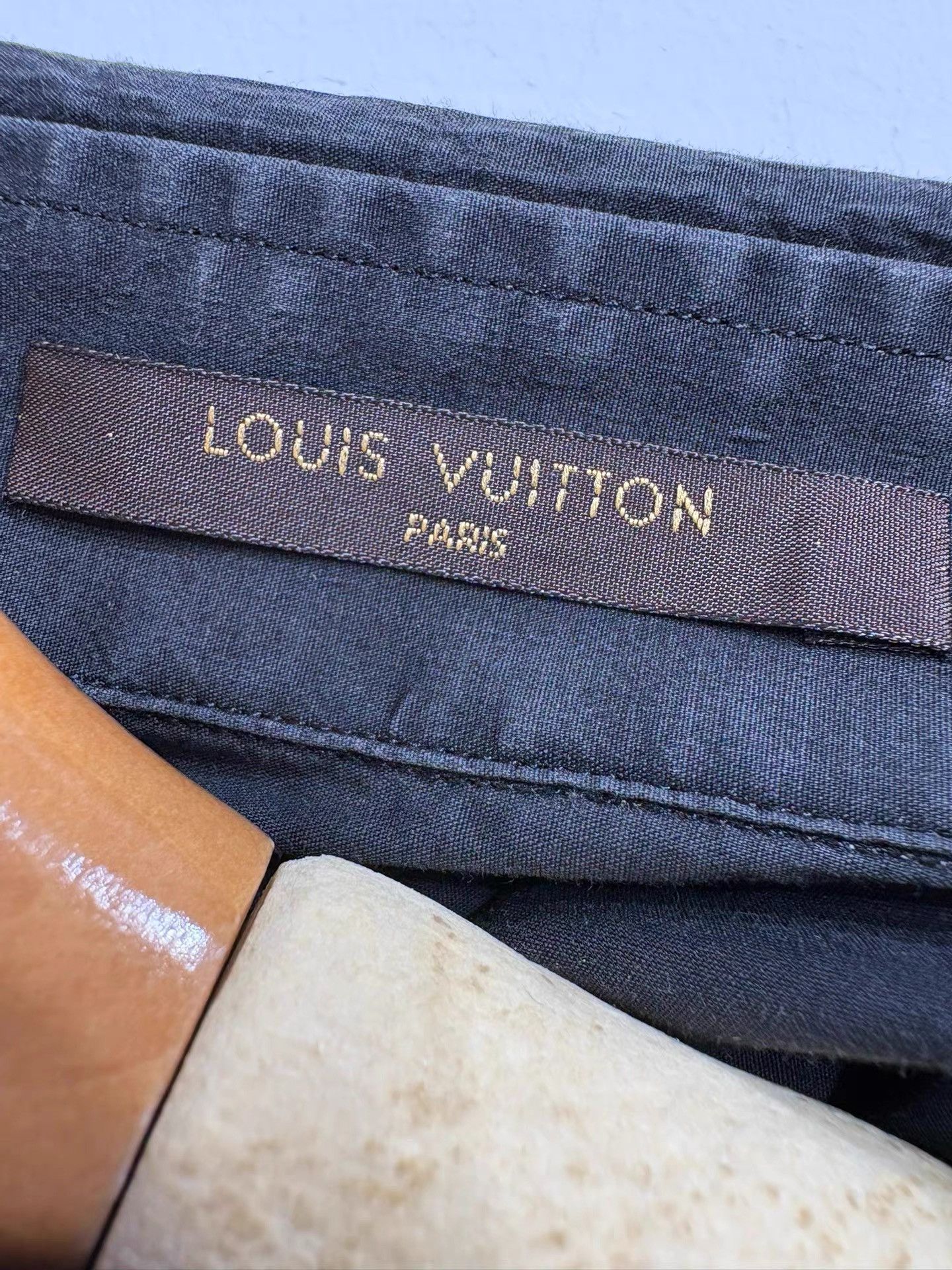Louis Vuitton Louis Vuitton Men's Black Shirt K29 Size US L / EU 52-54 / 3 - 3 Thumbnail