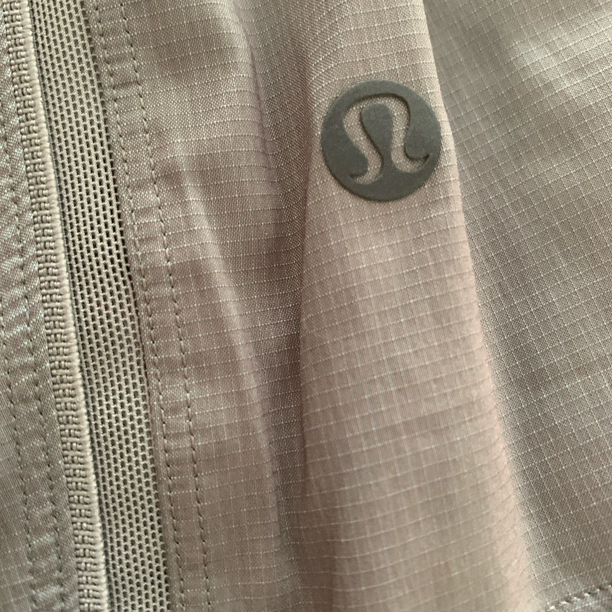 Lululemon lululemon gray shorts 6’ Size US 32 / EU 48 - 2 Thumbnail