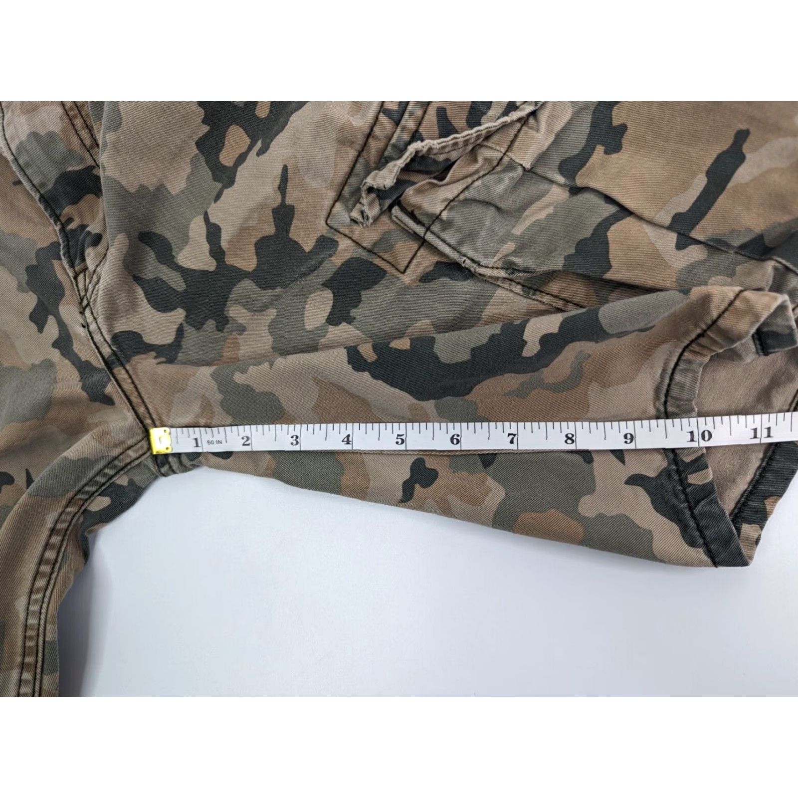 Levi's Levi's Ace Cargo Shorts Camouflage Cotton Men 29 Flat Front Pockets Belt Loops Cargo Pocket Vintage No Size US 29 - 3 Thumbnail