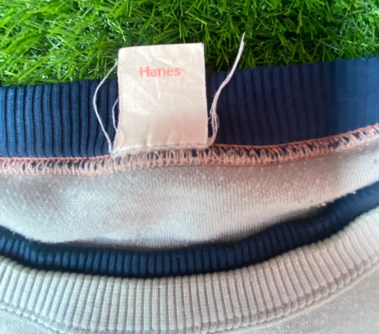 Vintage Vintage Hanes Sweatshirt Crewneck Size US L / EU 52-54 / 3 - 7 Thumbnail