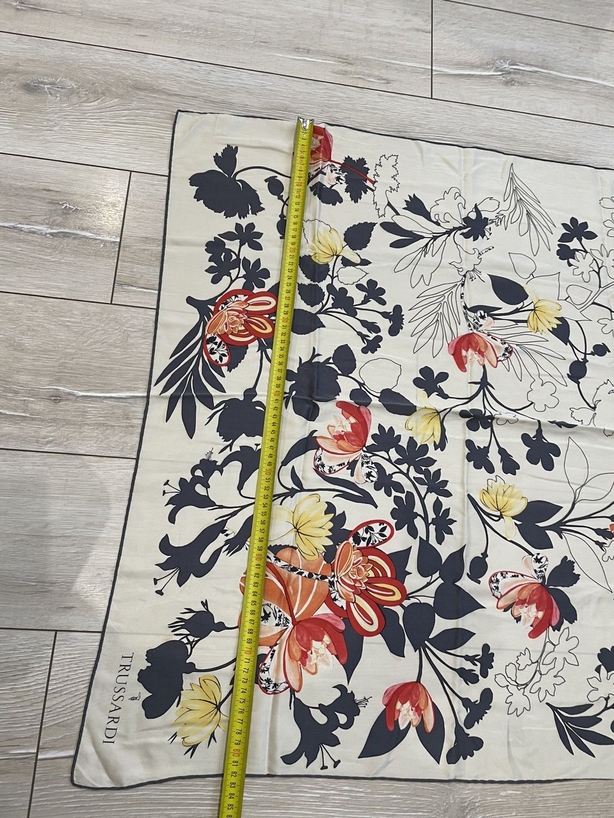 Trussardi Trussardi silk scarf flower Size ONE SIZE - 8 Thumbnail