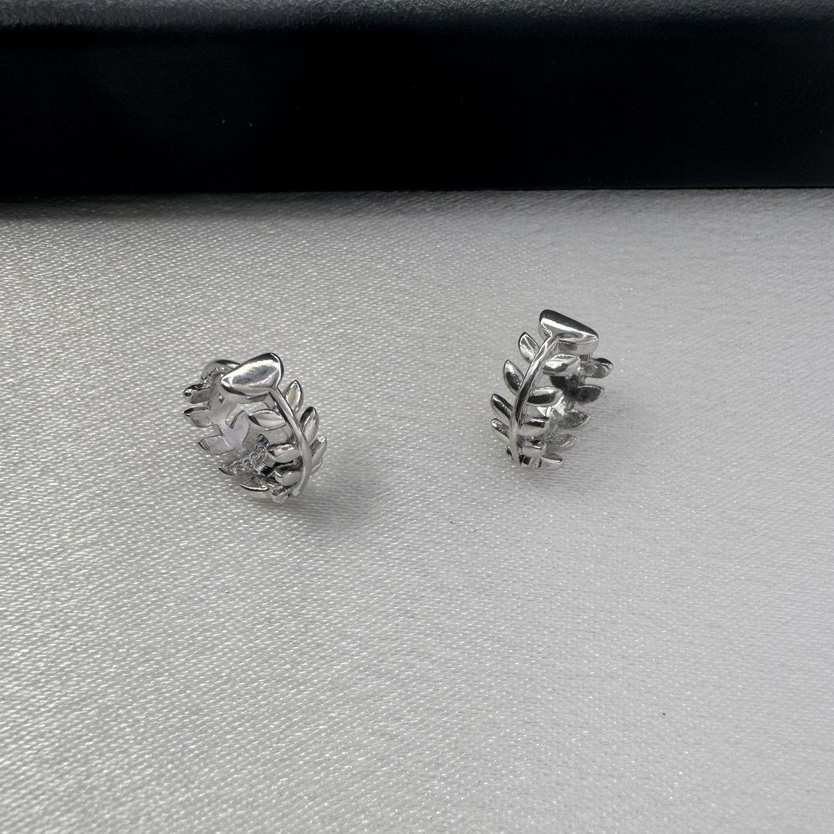 Designer 10mm Leaf Small Silver Hoop Earrings for Women Size ONE SIZE - 1 Thumbnail