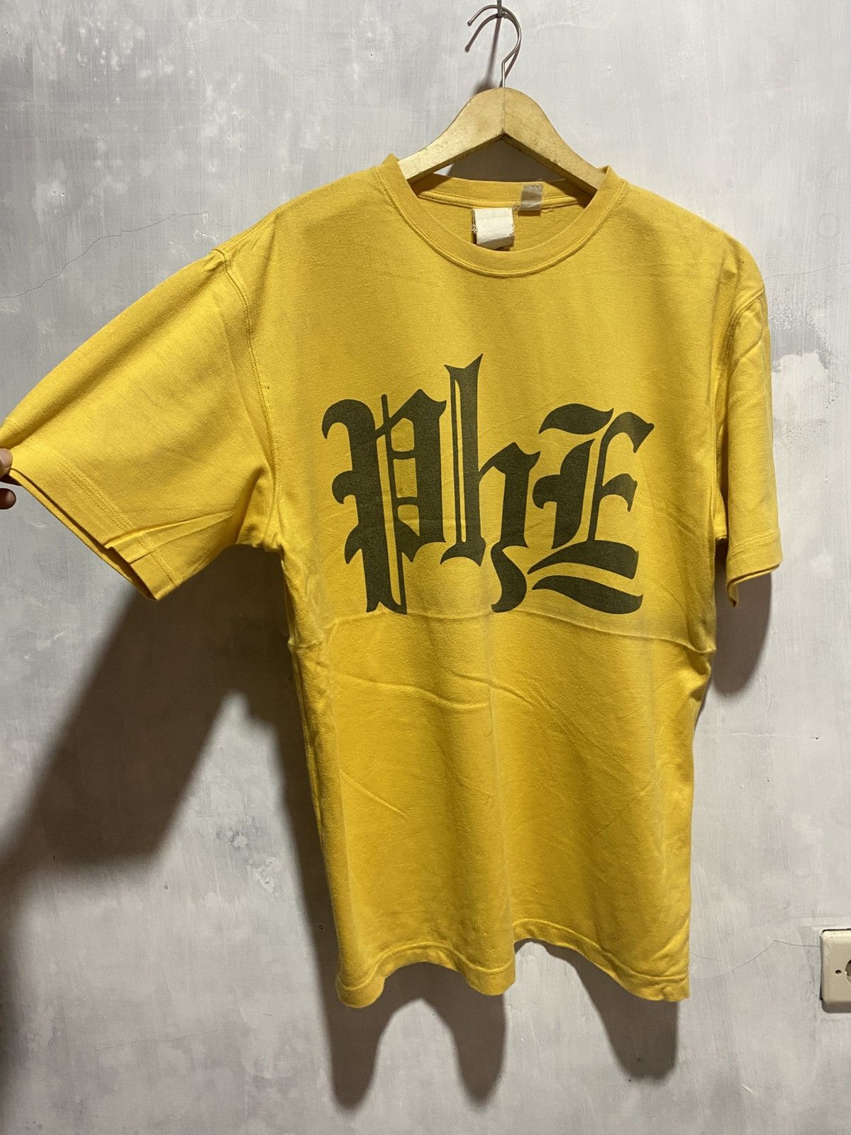 PHENOMENON Vtg phenomenon phe black/yellow tshirt Size US L / EU 52-54 / 3 - 2 Thumbnail
