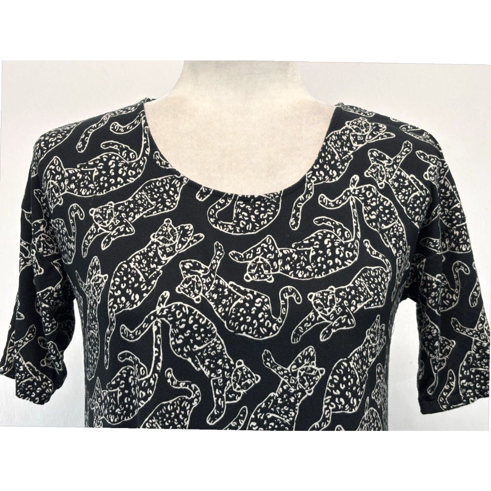 Vintage Soma Sleep Shirt Womens Small Black White Cheetah Print Short Sleeve Loose Fit Size S / US 4 / IT 40 - 5 Thumbnail