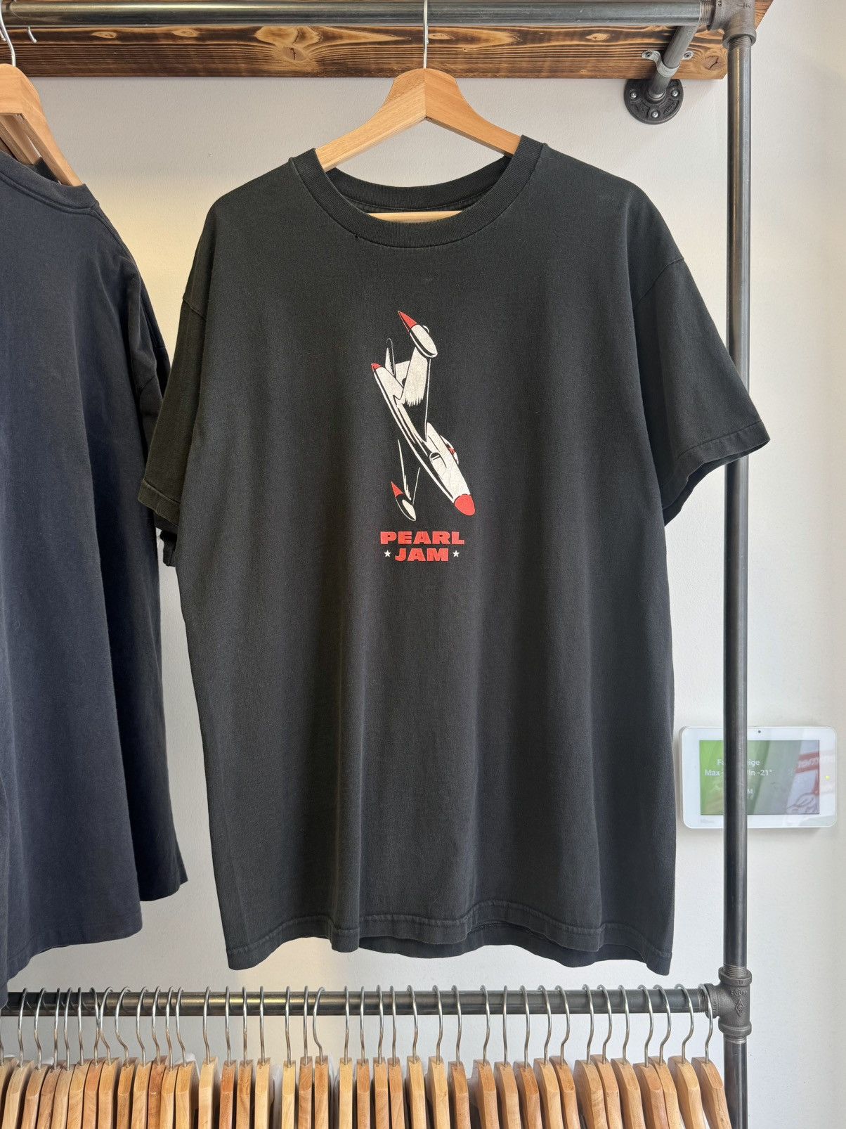 Band Tees Vintage 1990s Pearl Jam “Blackbox” T-shirt Size US XL / EU 56 / 4 - 1 Thumbnail