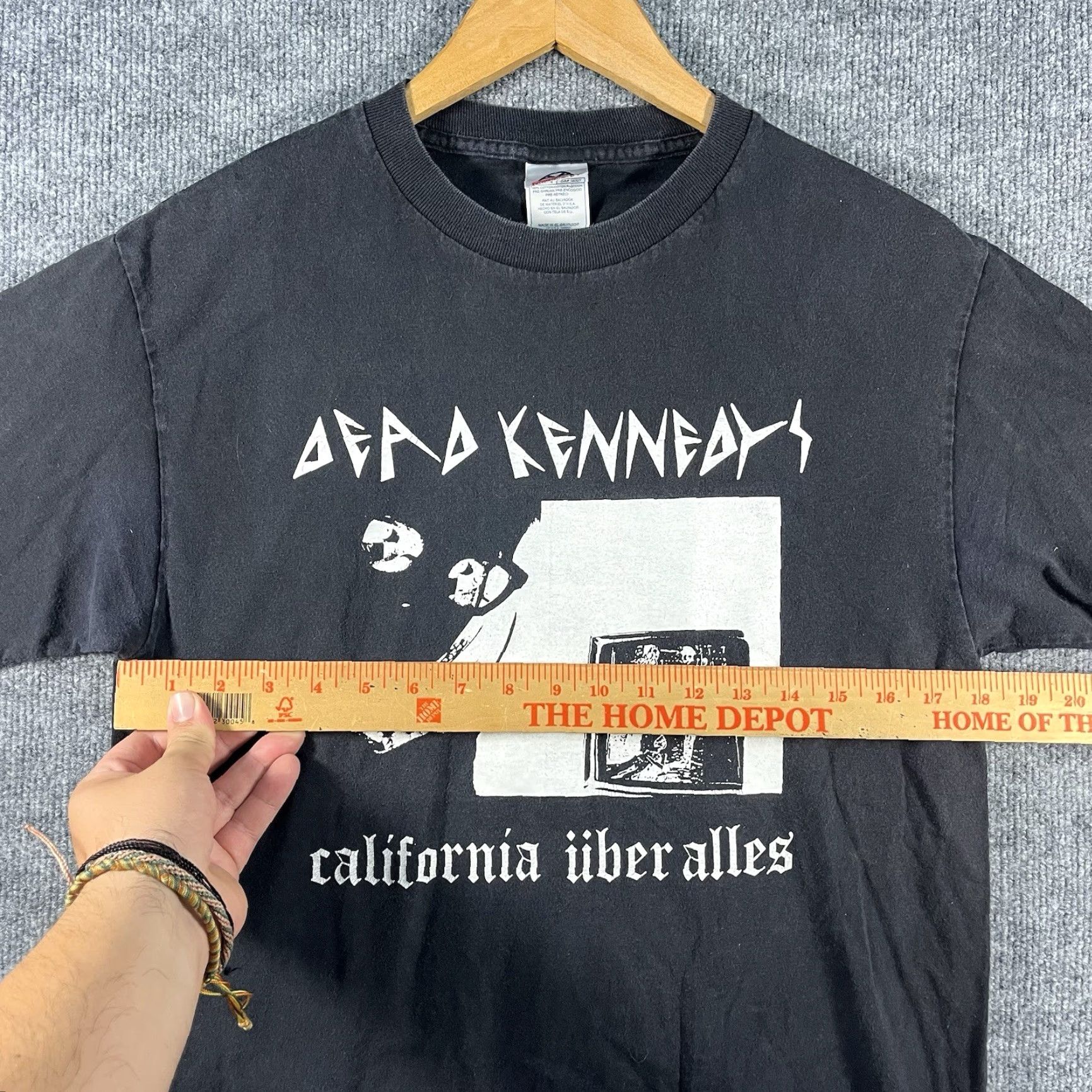Vintage VINTAGE DEAD KENNEDYS California Uber Alles PUNK ROCK T-SHIRT Black Adult Medium Mens Size US M / EU 48-50 / 2 - 6 Thumbnail