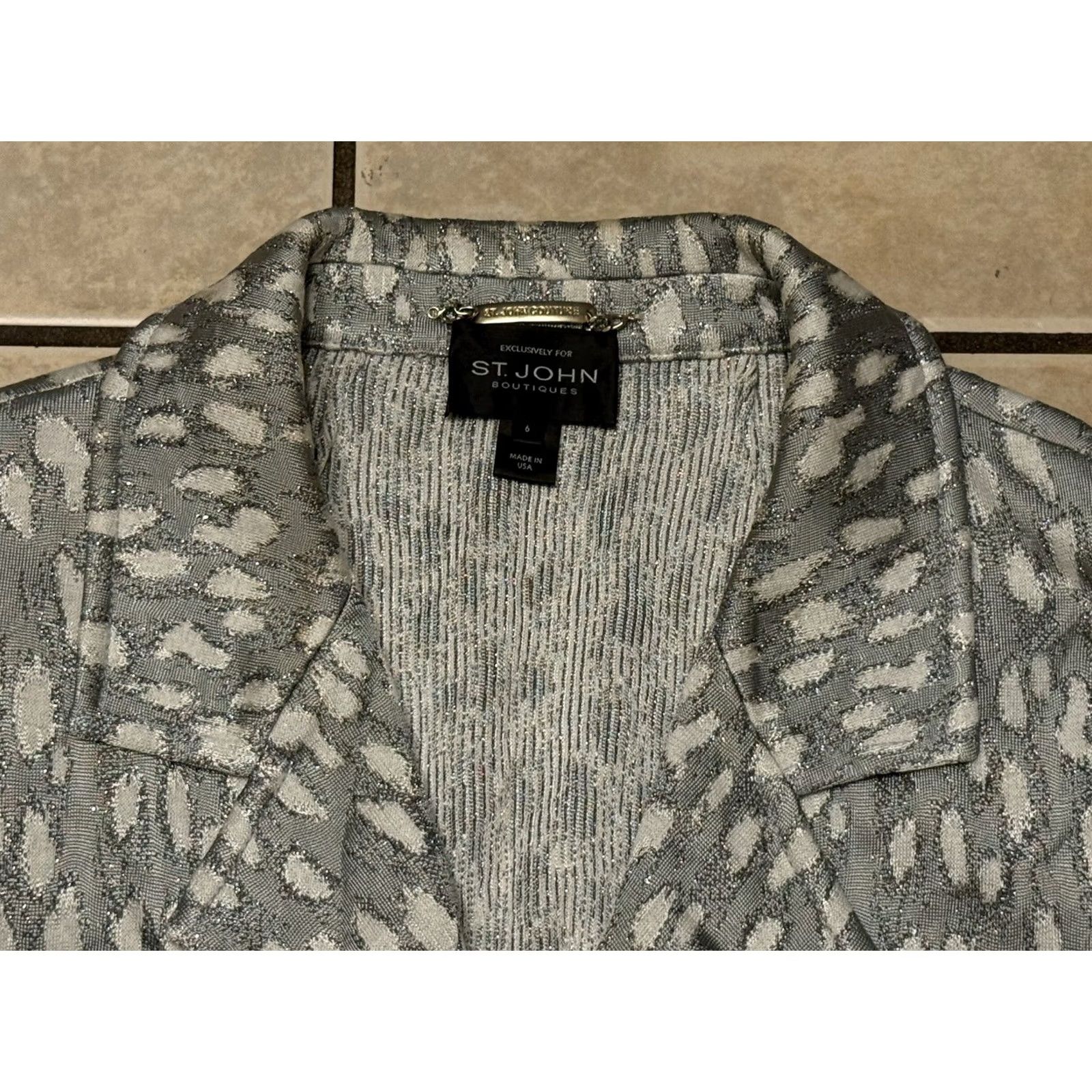 St. John VINTAGE St. John Women’s Evening Jacket Knit Animal Print Long 6 Silver 3/4 Sleeve One-Button Formal/Cocktail Relaxed Regular Girls/Womens Size M / US 6-8 / IT 42-44 - 3 Thumbnail