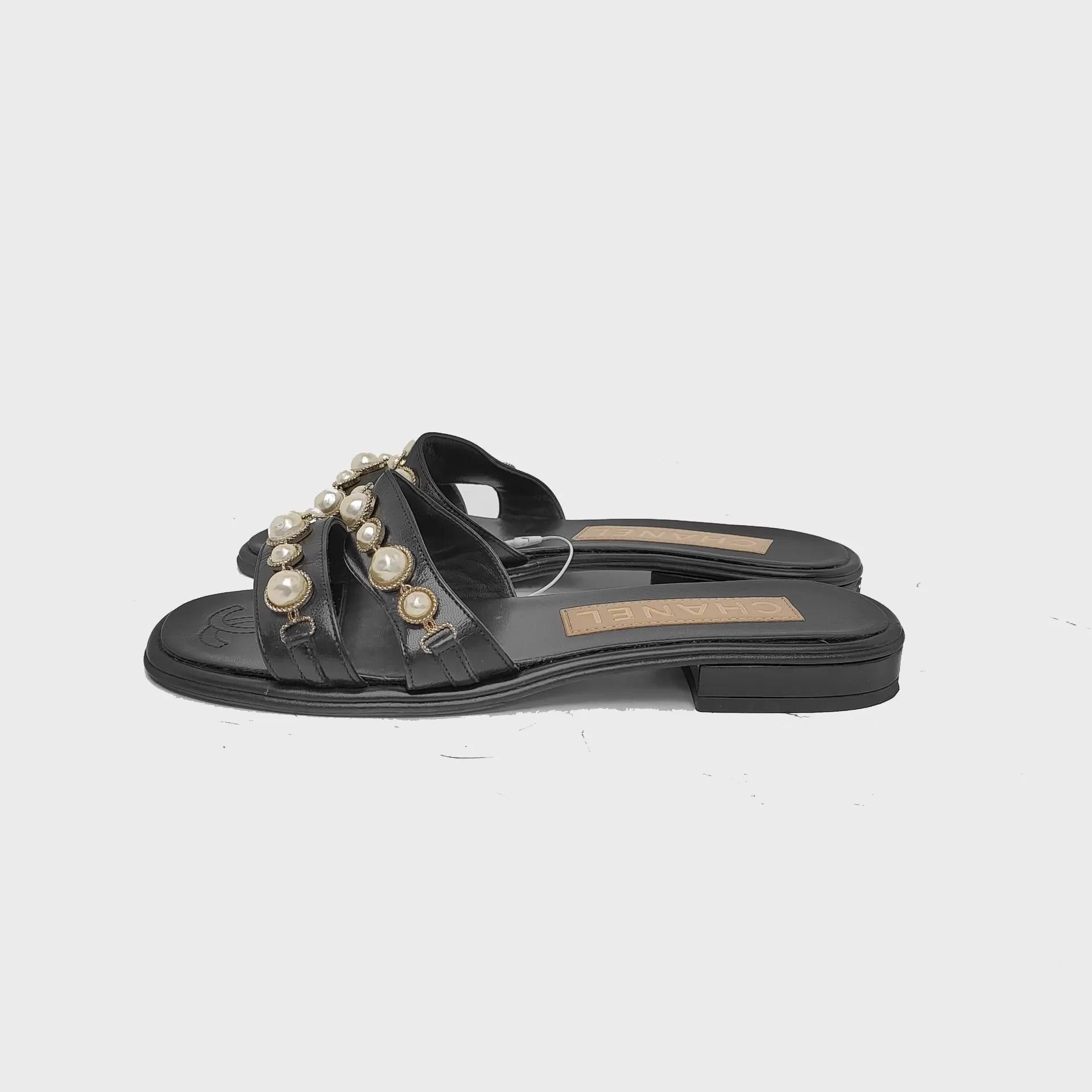 Chanel Chanel Pearl Slippers 36 Authentic Size US 5.5 / IT 35.5 - 4 Thumbnail