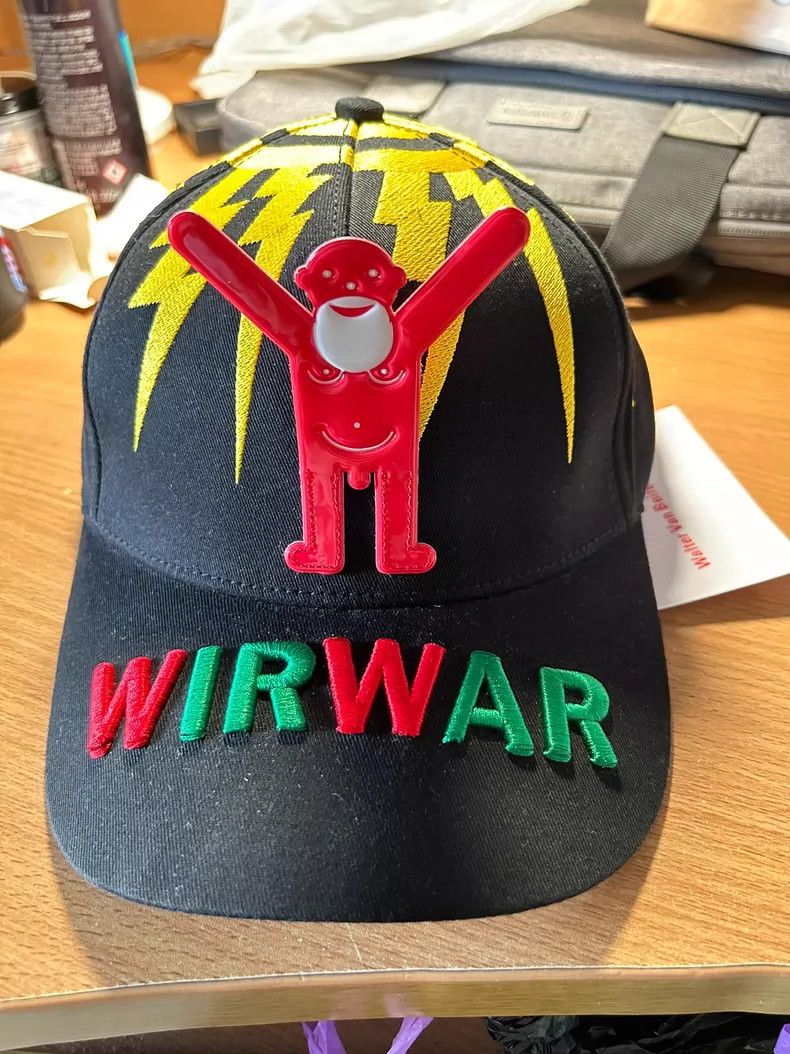 [限定品] Walter Van Beirendonck「WAR」キャップ Walter Van Beirendonck - Wir War Cap in White Walter Van