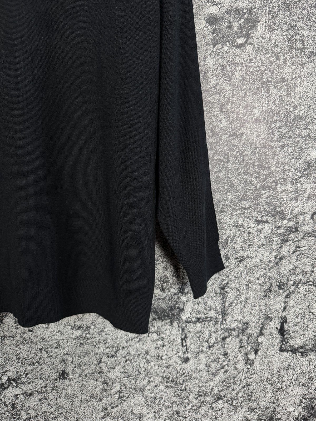 Carlo Colucci Carlo Colucci V-Neck Black Wool Sweater Pullover Size 54 Size US L / EU 52-54 / 3 - 14 Thumbnail