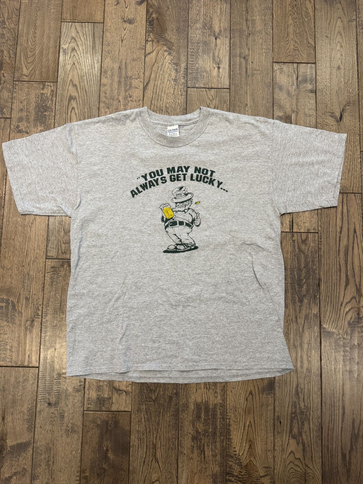 Gildan Vintage 2002 Kelly’s Saloon Geneseo, NY Graphic T-Shirt Size US XL / EU 56 / 4 - 1 Thumbnail