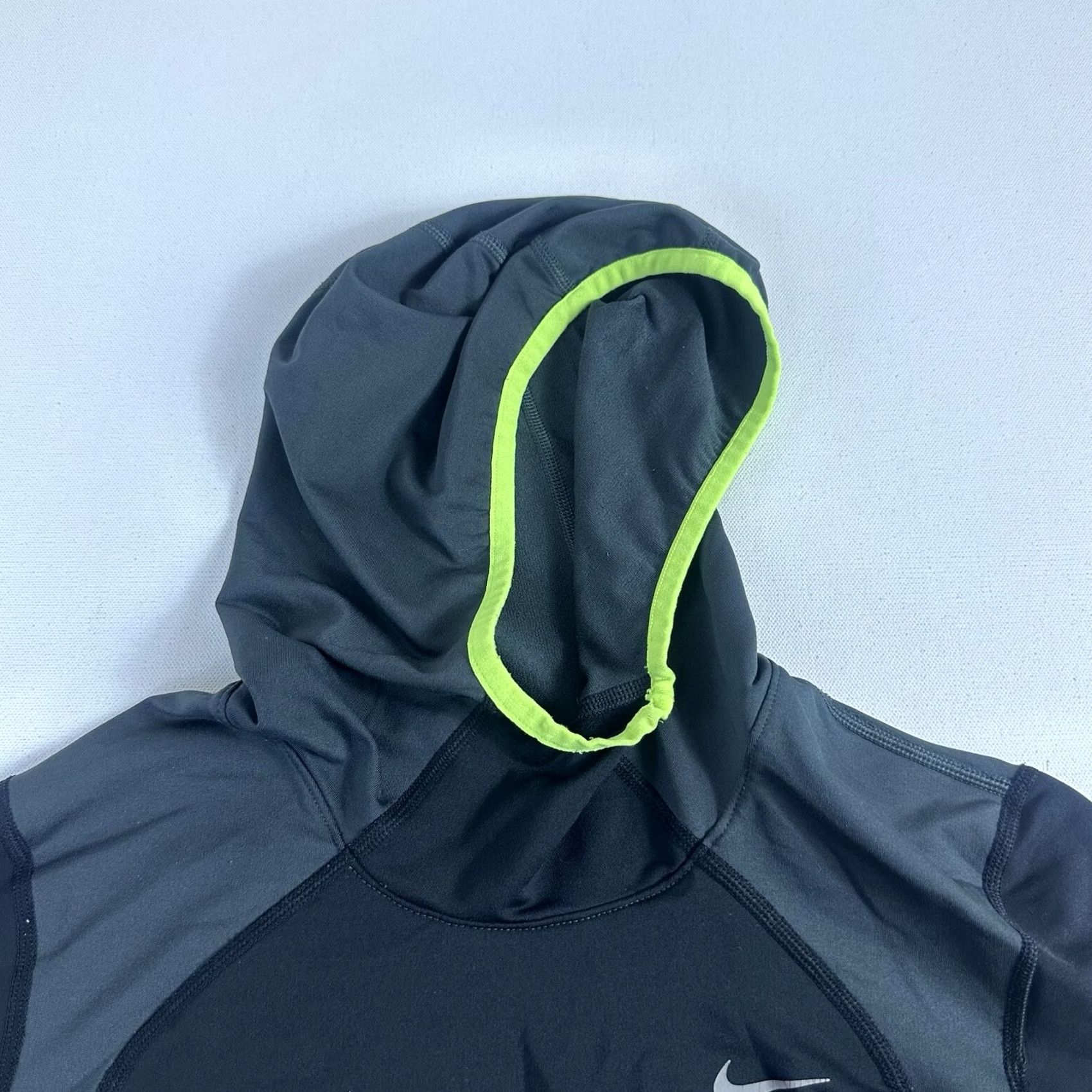 Nike Nike Element Women's XS Hoodie Running Black Neon Active Gym Training Dri-FIT Pullover Womens Size XS / US 0-2 / IT 36-38 - 3 Thumbnail