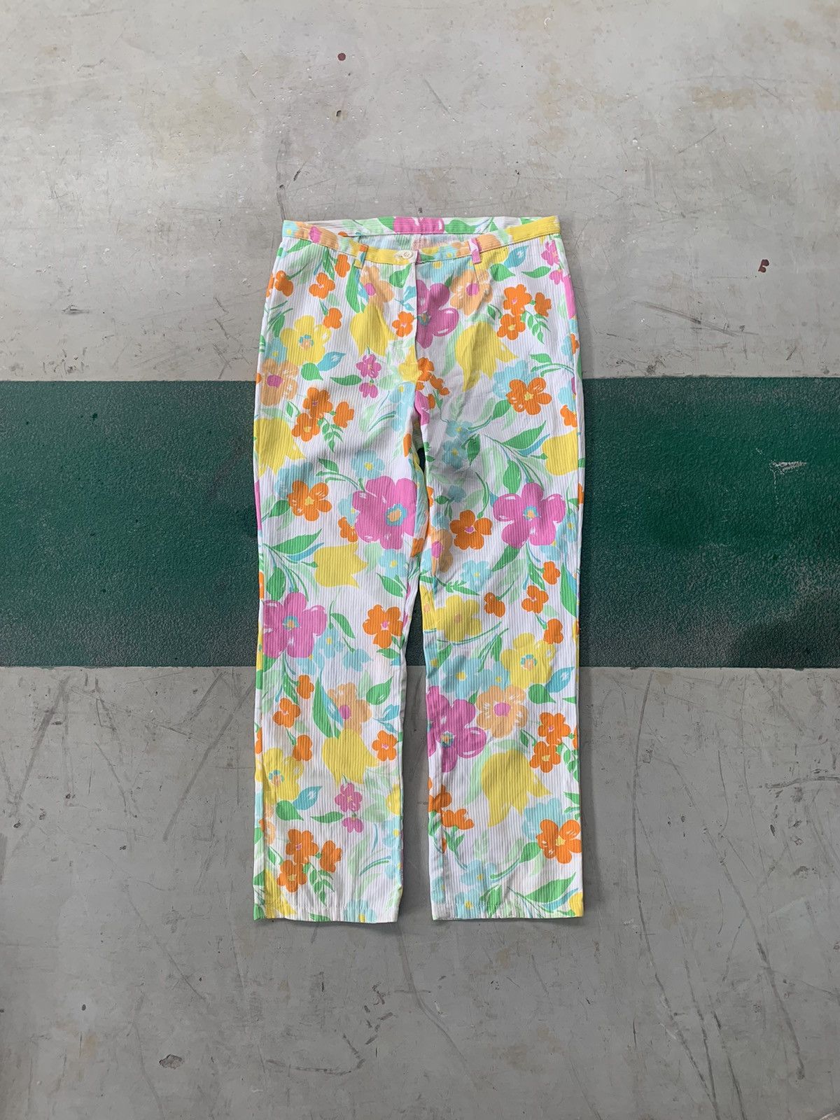 United Colors Of Benetton Floral Pants United Colors of Benetton Size 31" - 1 Thumbnail