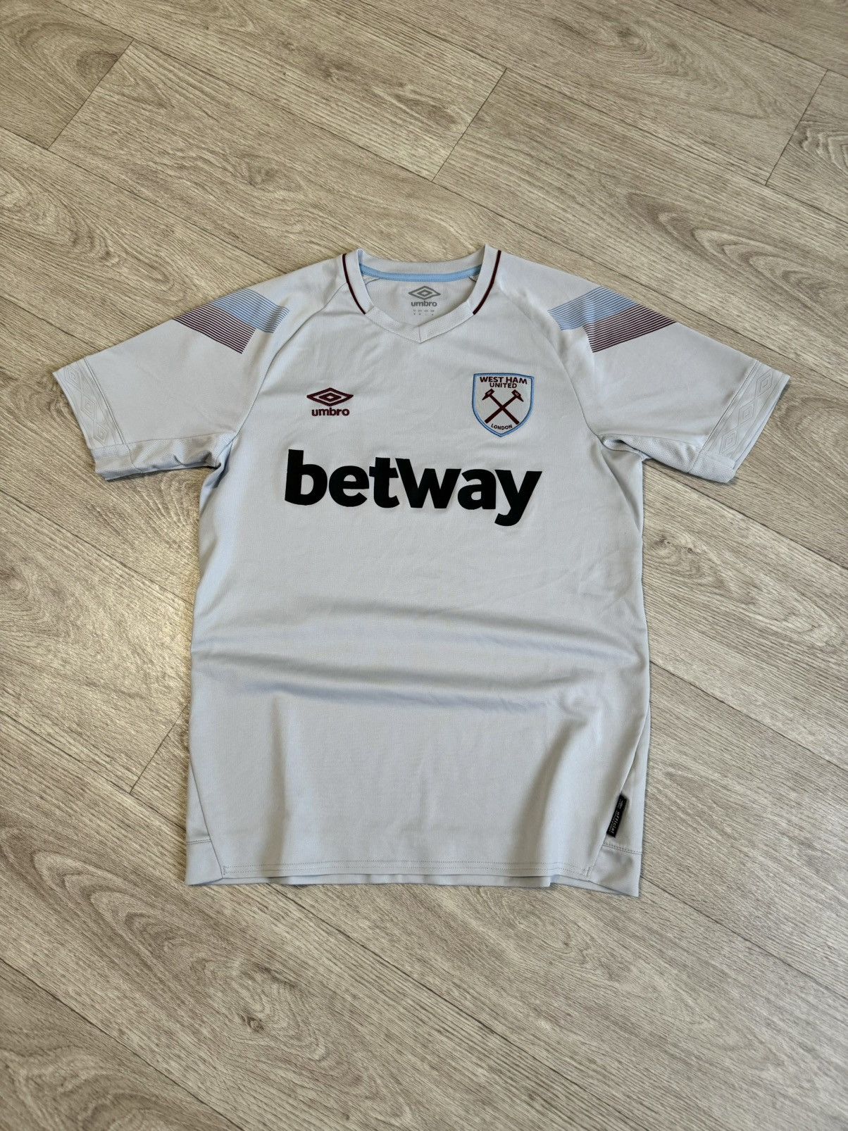 🔷Umbro West Ham United 2017/18/19 Soccer jersey🔷