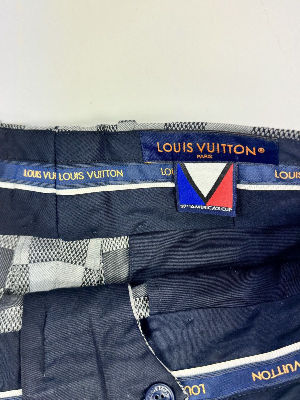 Louis Vuitton 37th AMERICA’S CUP SHORTS Size US 34 / EU 50 - 4 Thumbnail
