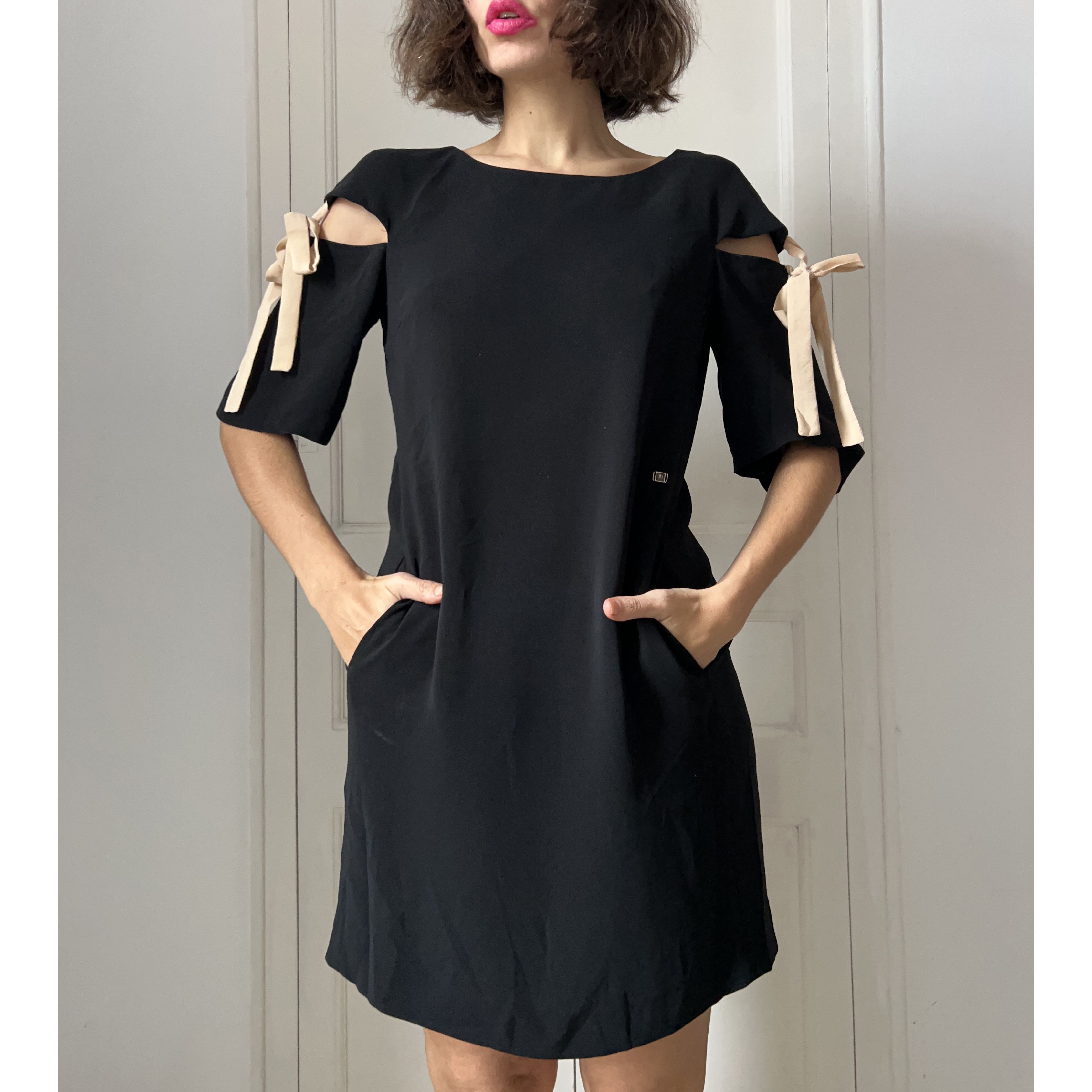 Trussardi Vintage Trussardi Black Cold Shoulder Dress Size M / US 6-8 / IT 42-44 - 9 Thumbnail