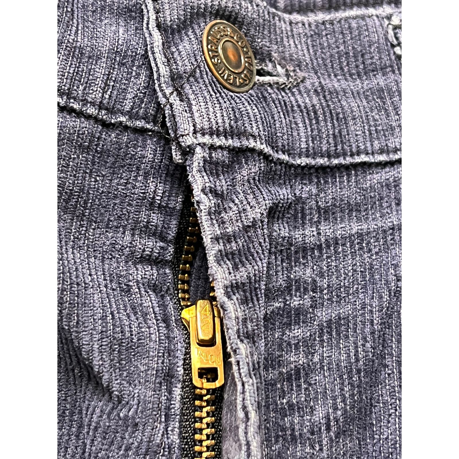 Levi's VTG 1980s Levi’s 646 Flared Corduroy Trousers Navy 36W x 31L Size US 36 / EU 52 - 16 Thumbnail