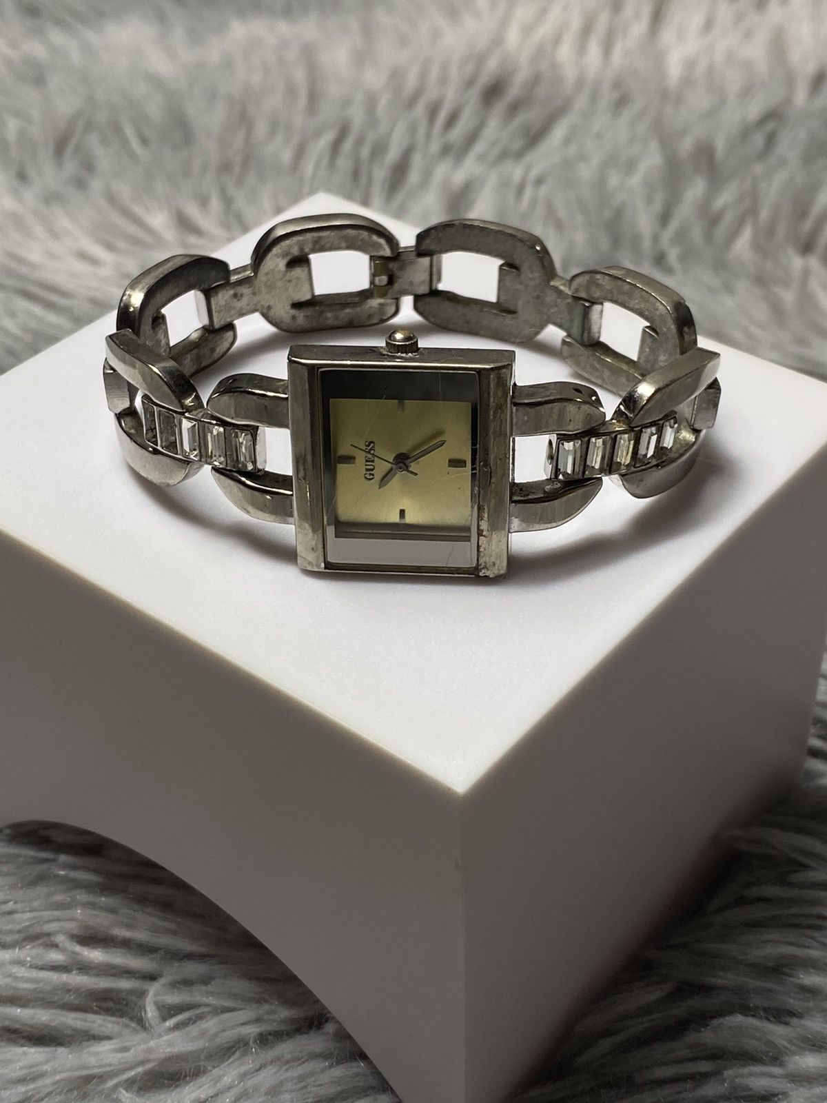 Guess × Japanese Brand × Vintage Golden Radiance Guess Watch | Japanese Brand Size ONE SIZE - 1 Thumbnail
