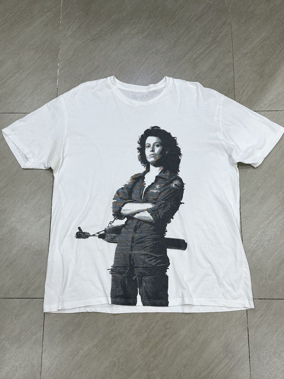 Other ALIEN Mondo Alien day 4.26.16 Sigourney Weaver promo Tshirt Size US XXL / EU 58 / 5 - 1 Thumbnail