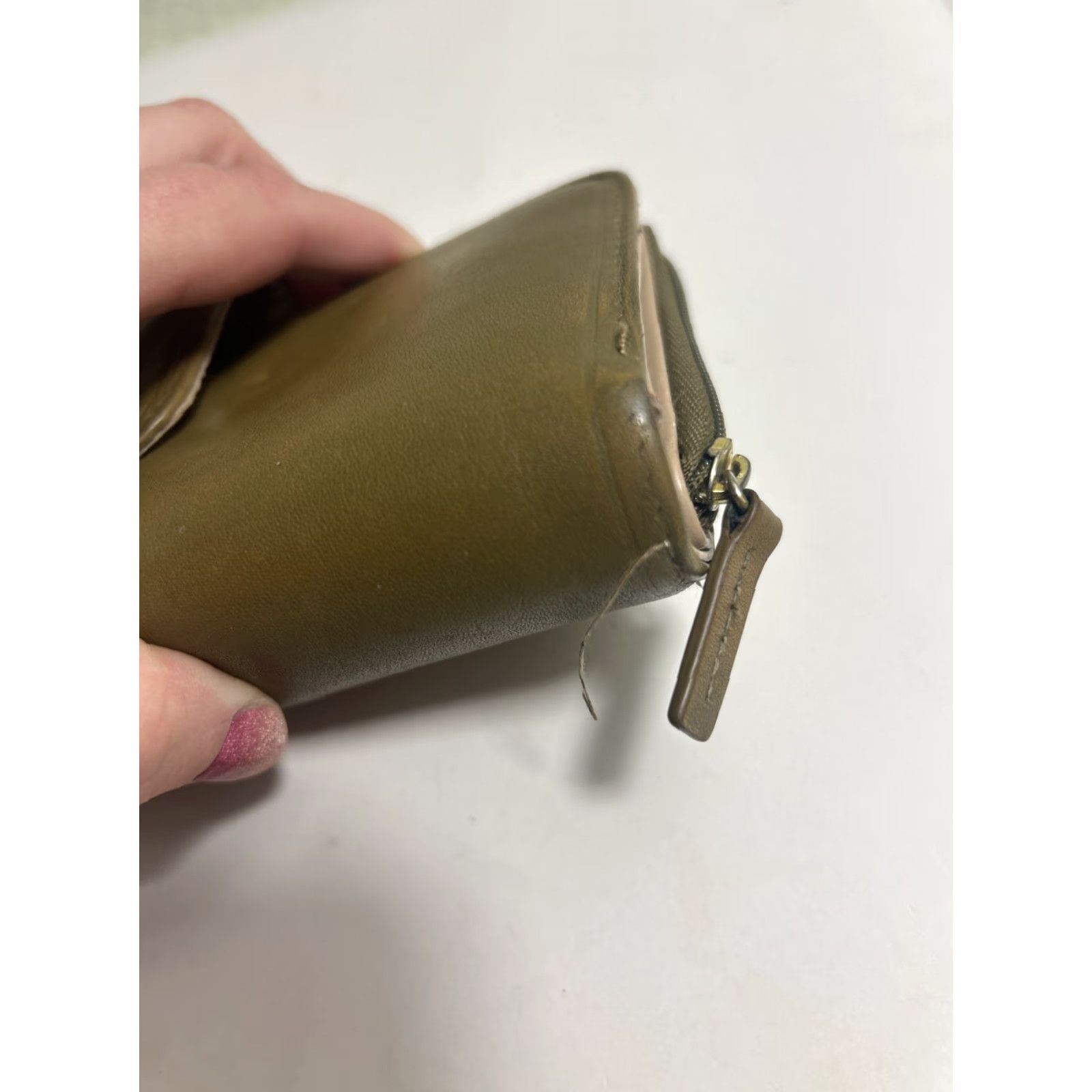 Vintage VINTAGE Buxton Bifold Wallet Leather Olive Green Men 7x3.5 Distressed Marks Coin Pocket Zipper Missing Size ONE SIZE - 6 Thumbnail